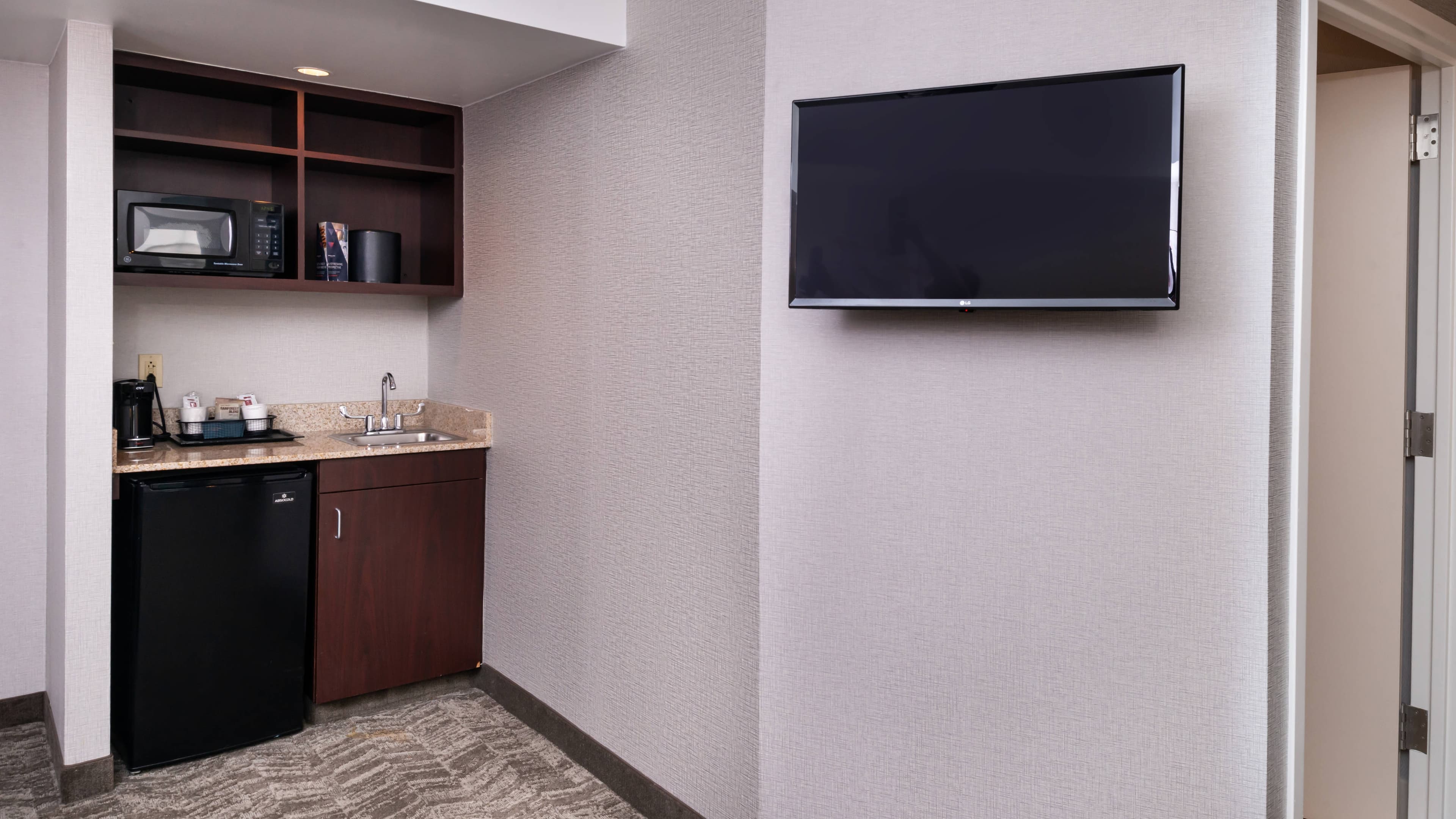 Holiday Inn Express & Suites Pittsburgh North Shore — 6