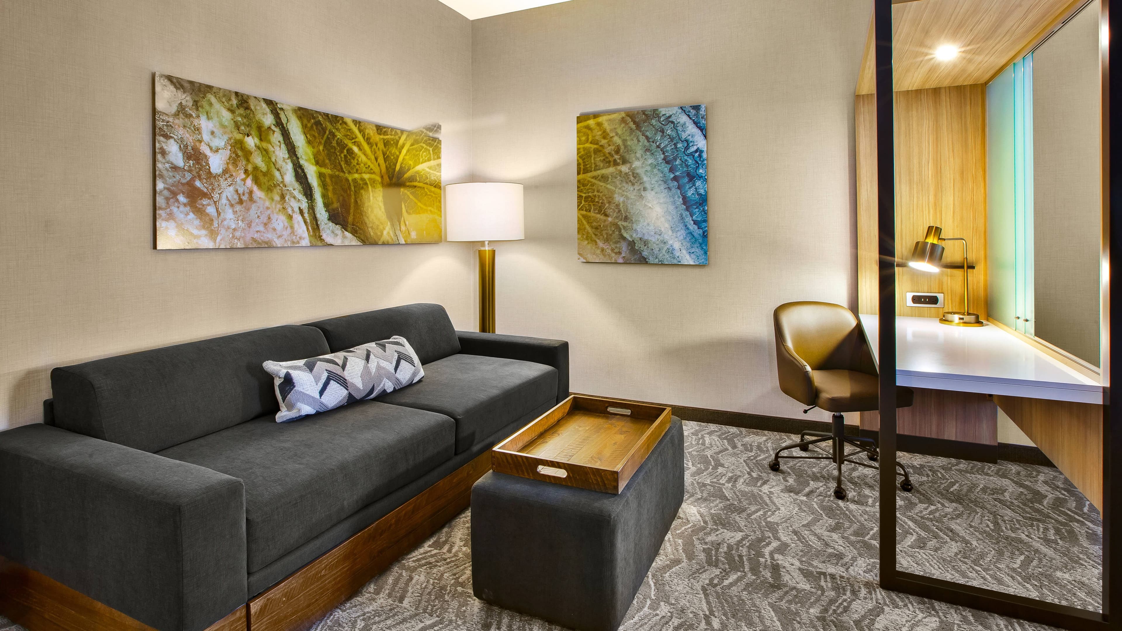 Suite - Image 1