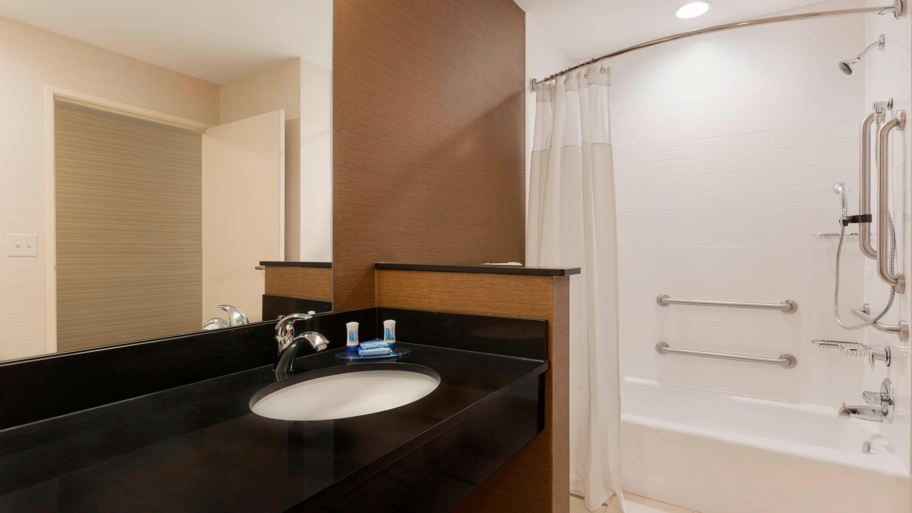 Holiday Inn Express Pittsburgh E - Waterfront Dr — 19