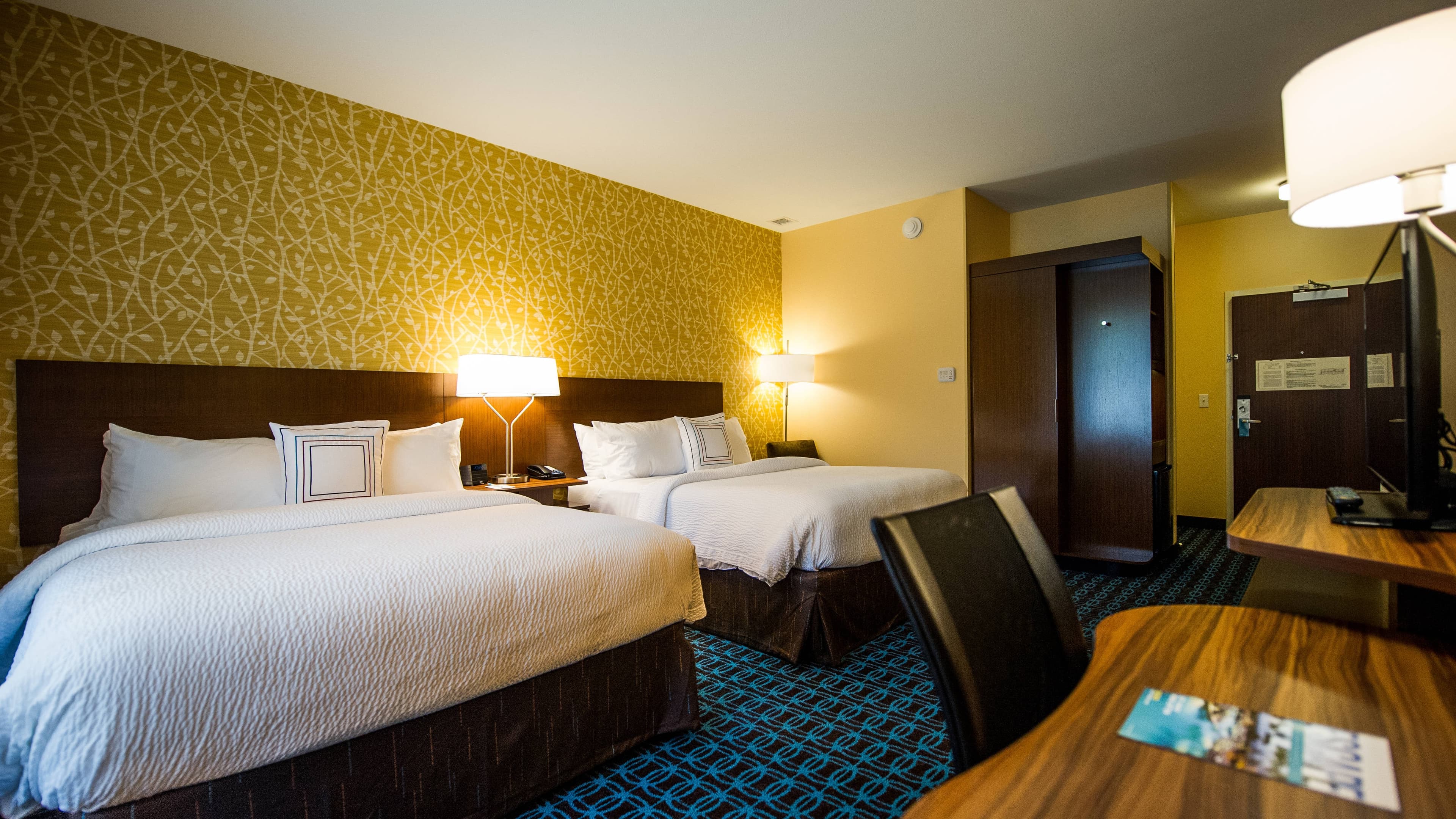 Fairfield Inn & Suites Cambridge — 12