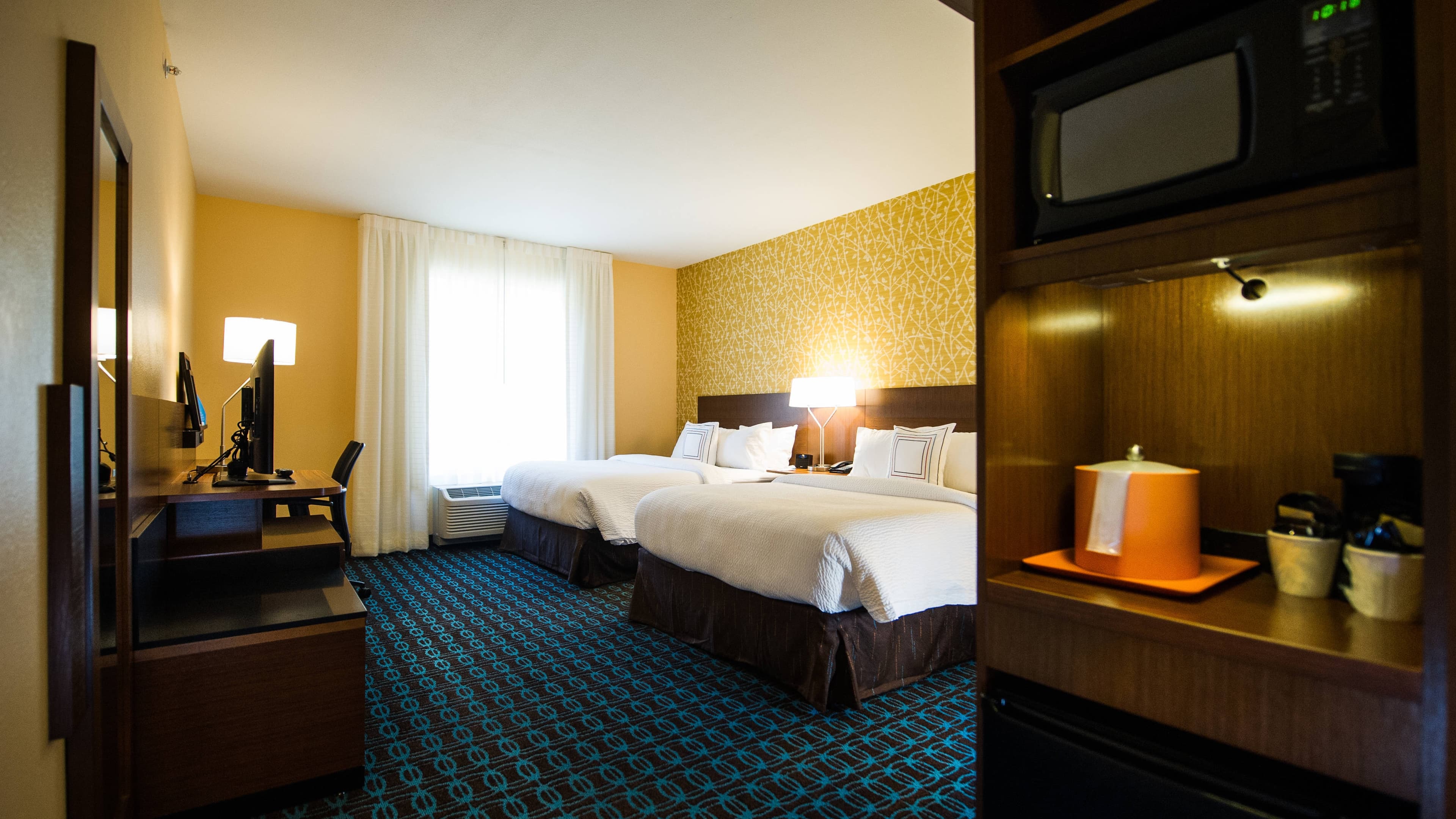 Fairfield Inn & Suites Cambridge — 13