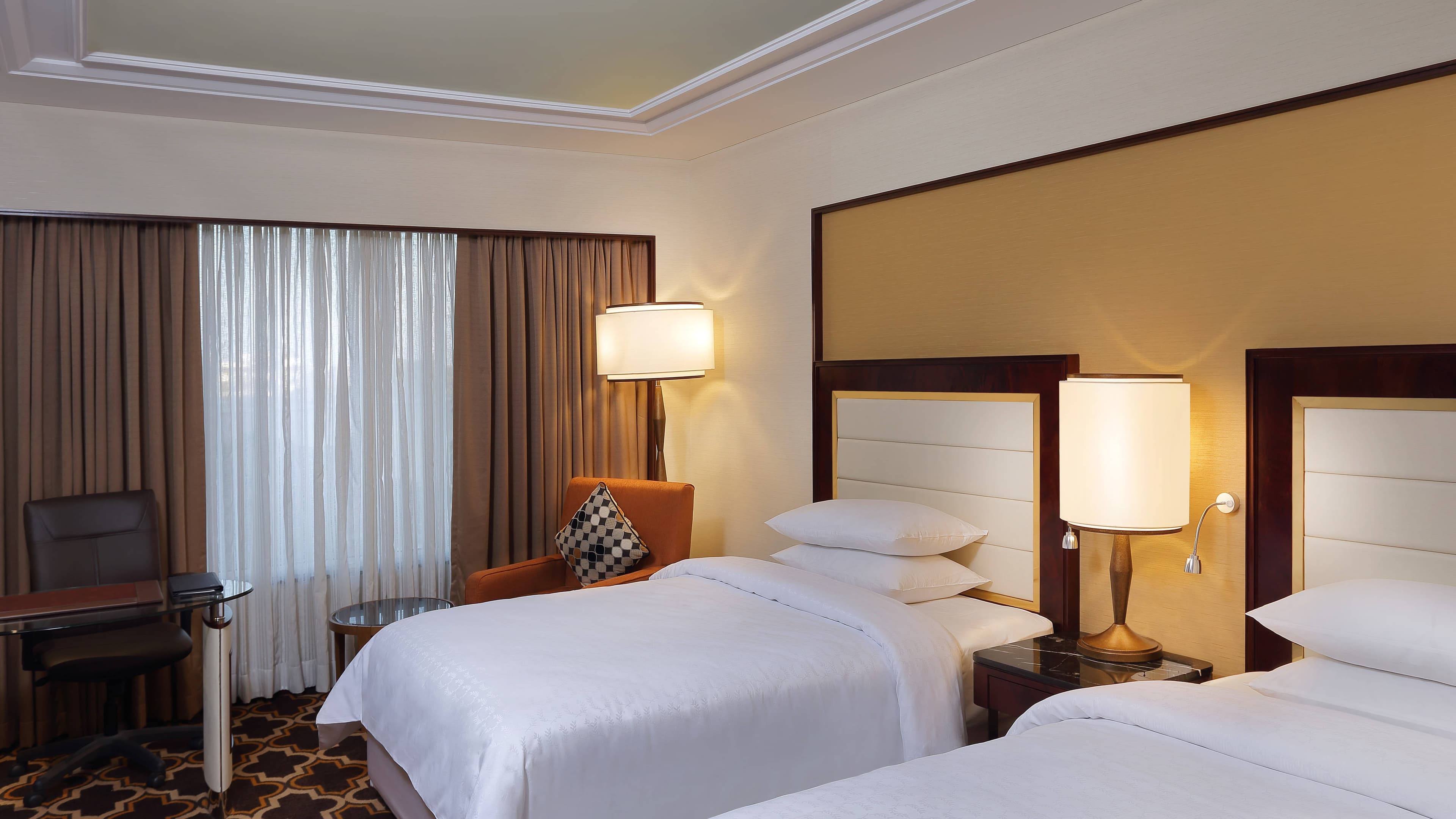 Sheraton Grand Pune Bund Garden Hotel — 10