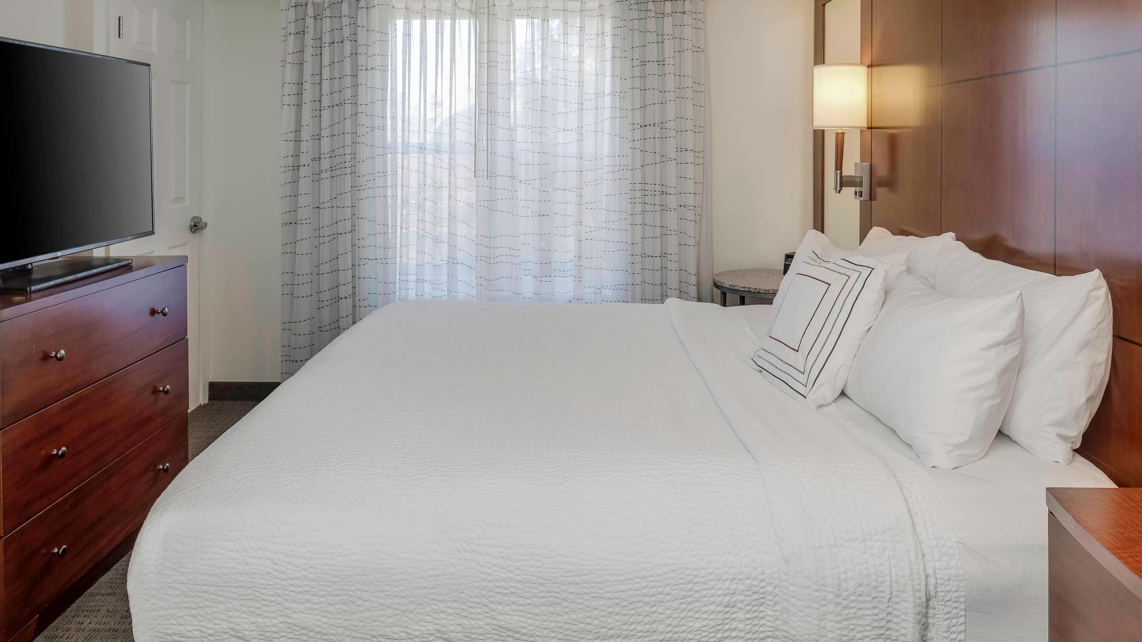 1 Bedroom Suite - Image 2