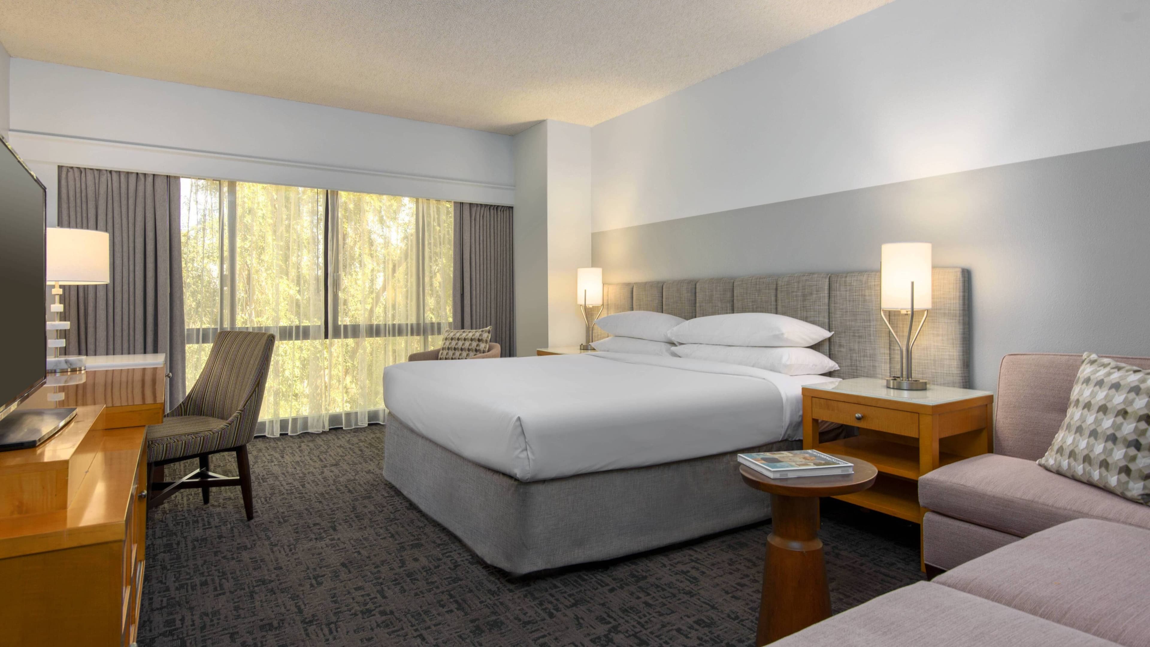Renaissance Palm Springs Hotel - Image 2