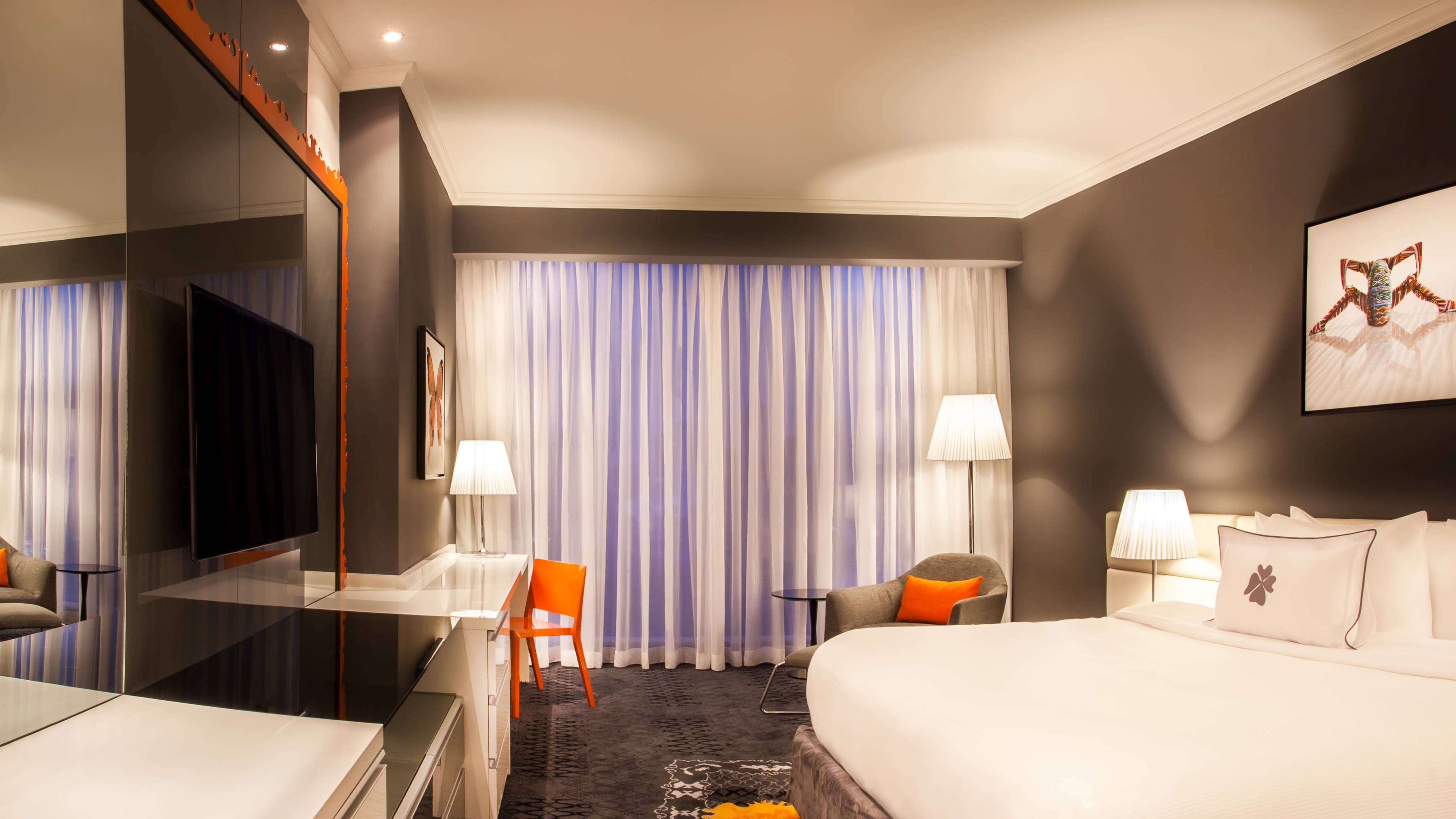 Deluxe Room 1 King Bed - Image 3