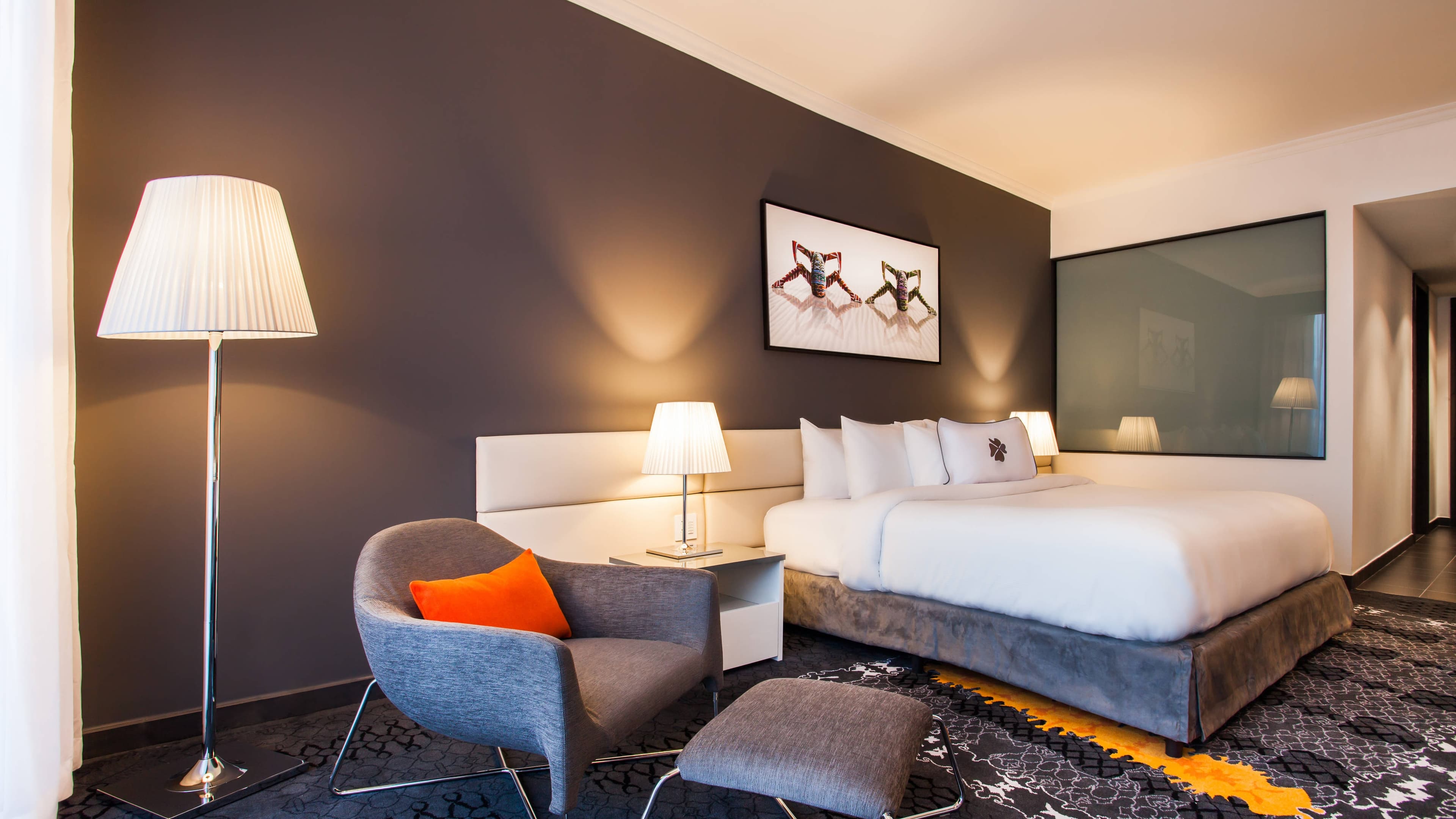 Deluxe Room 1 King Bed - Image 4