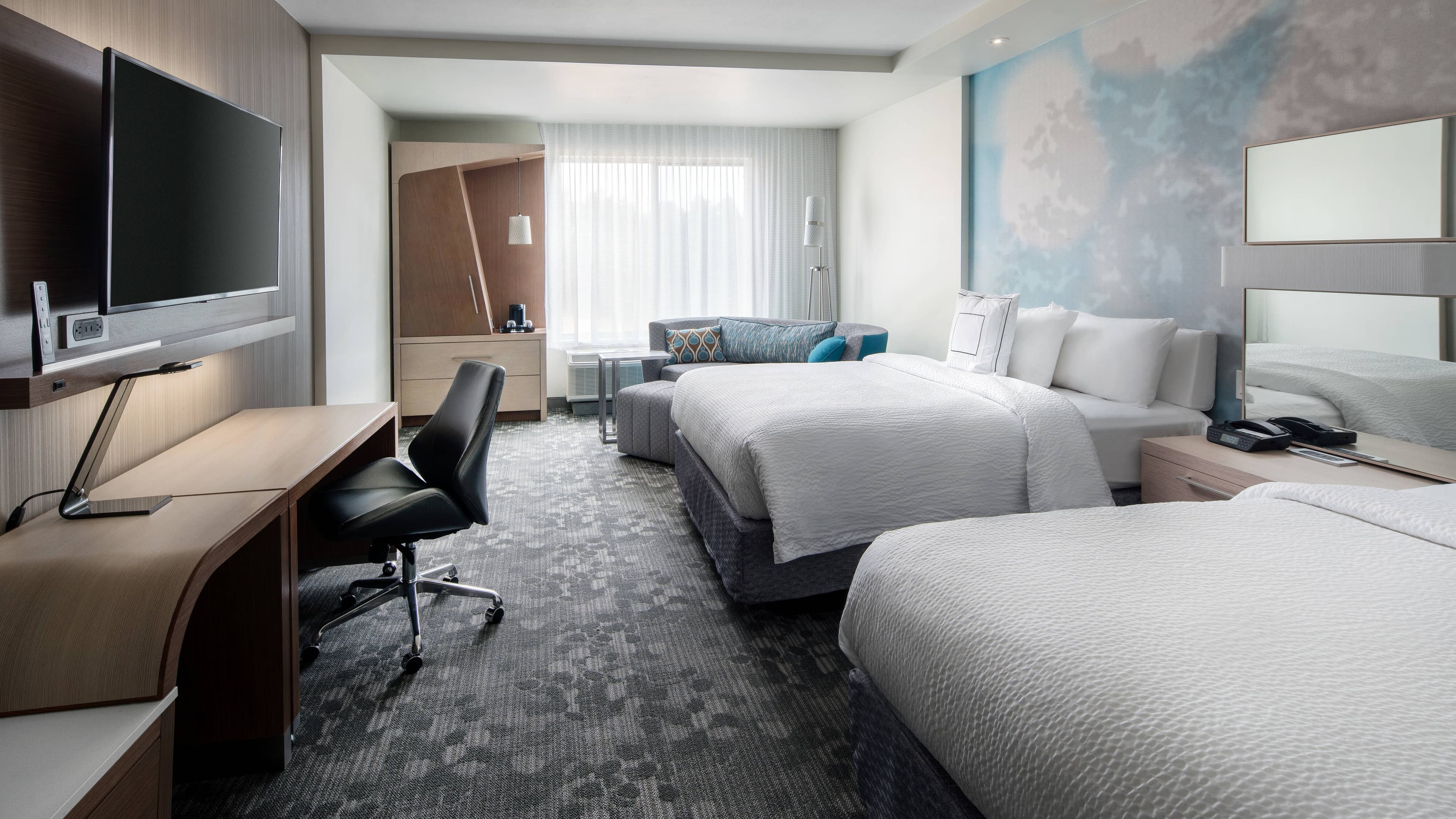 Courtyard Pullman — 8