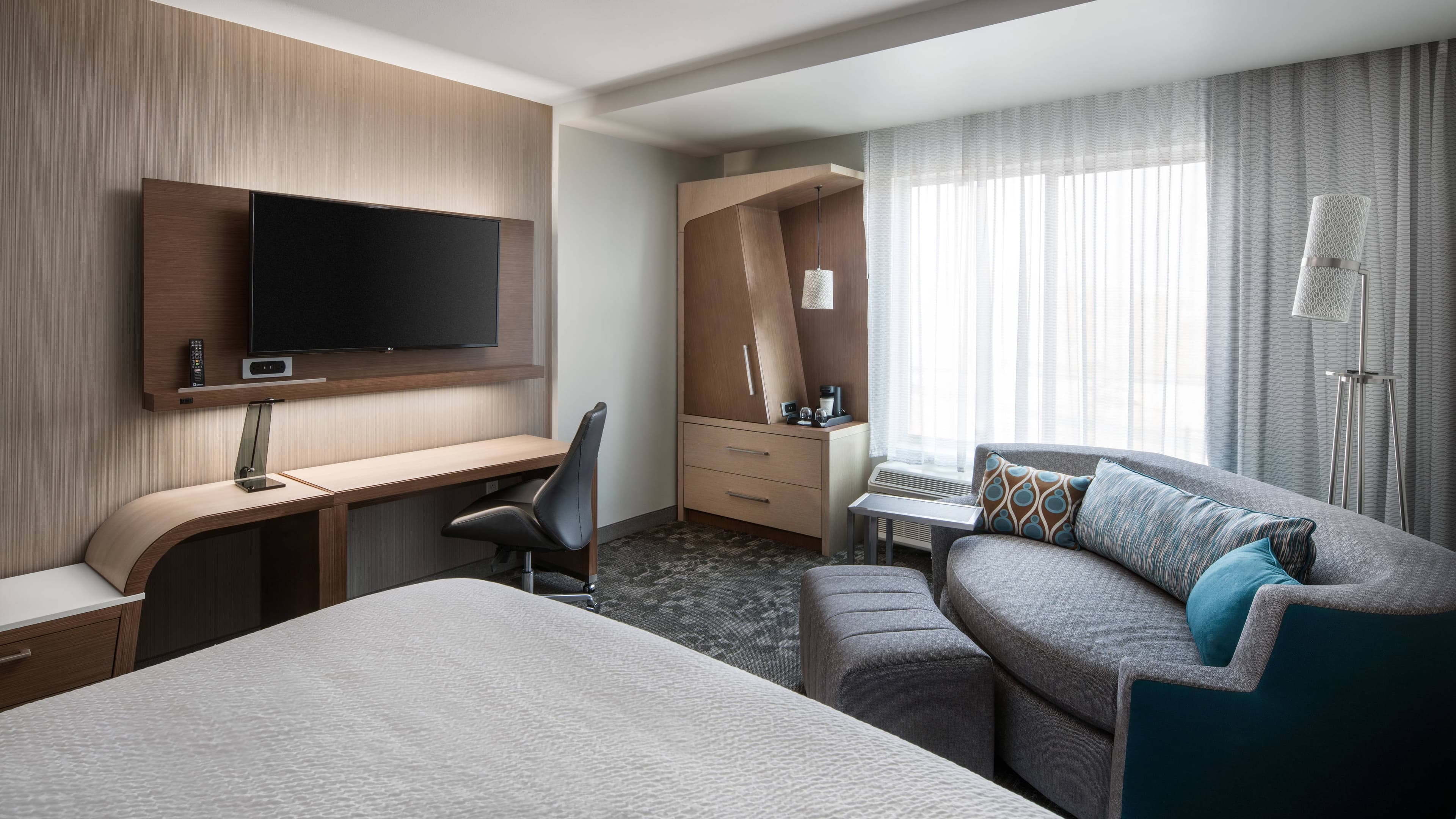 Courtyard Pullman — 14