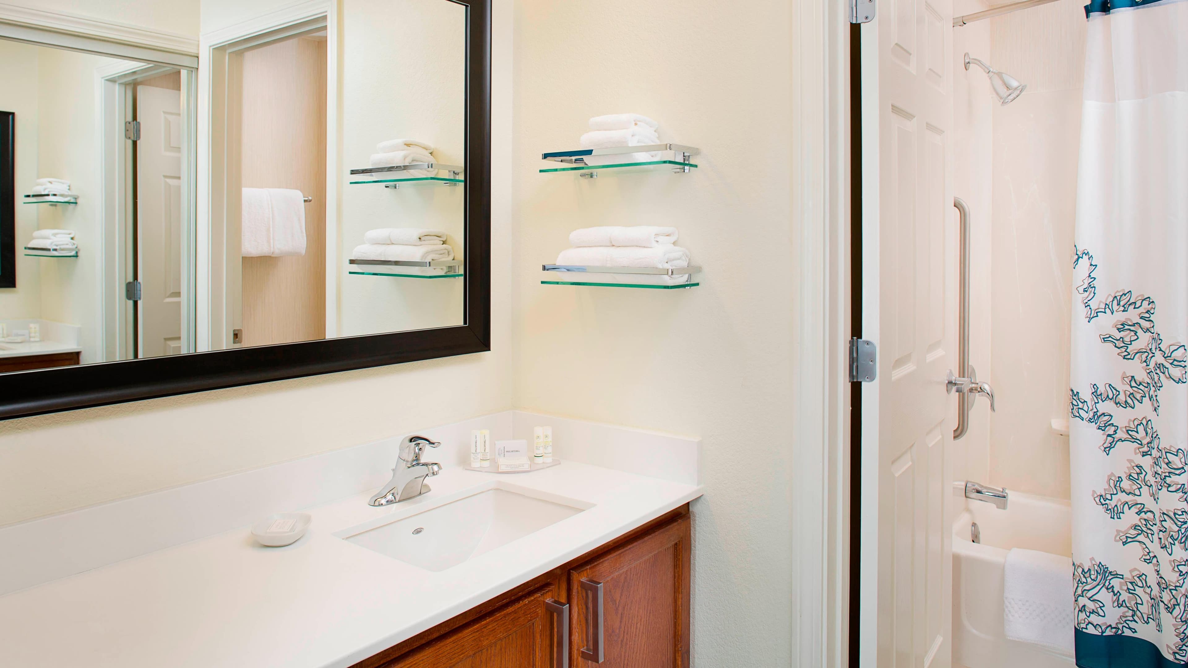 1 Bedroom Suite - Image 3