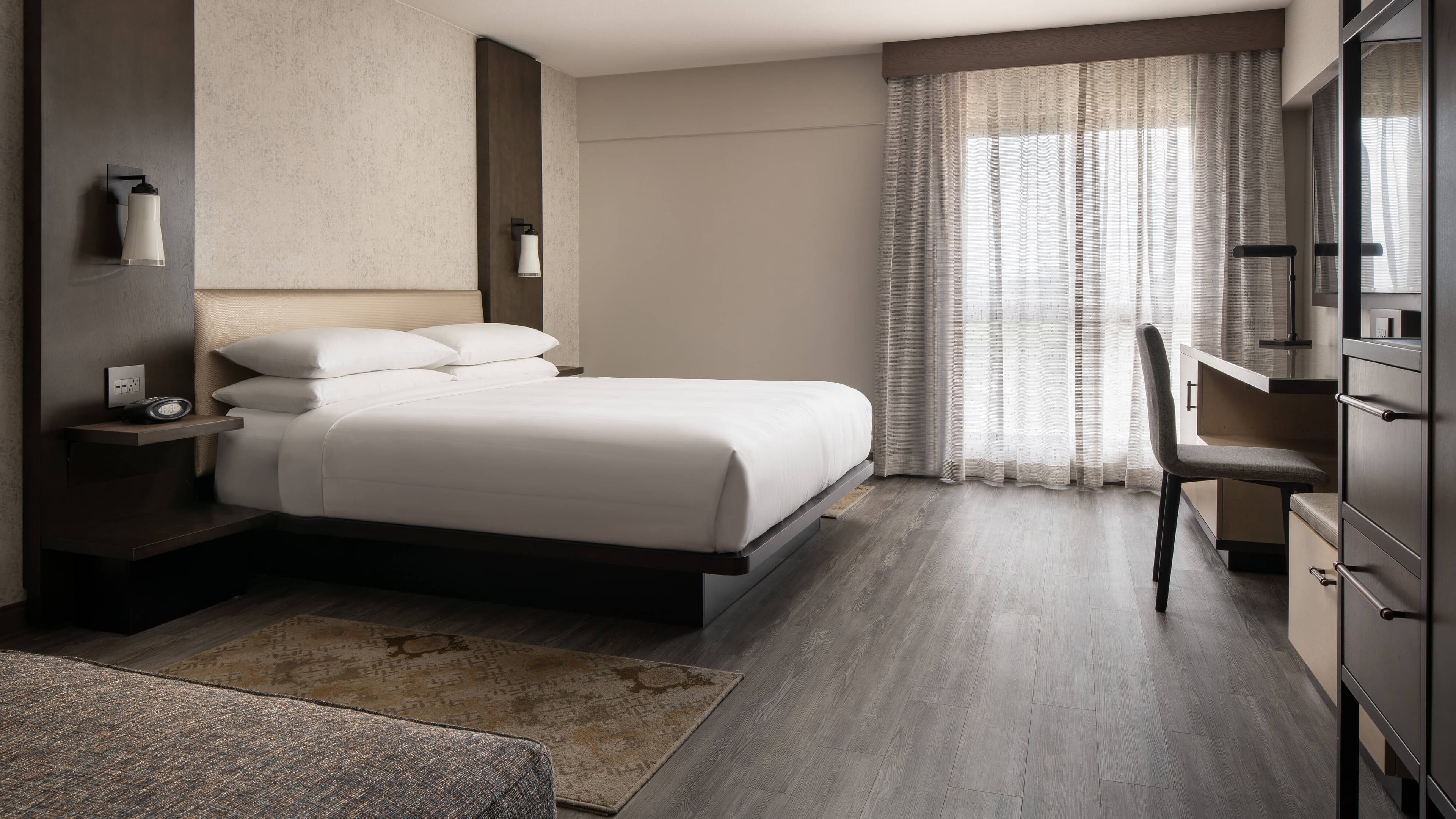 Marriott Riverside at the Convention Center — 16