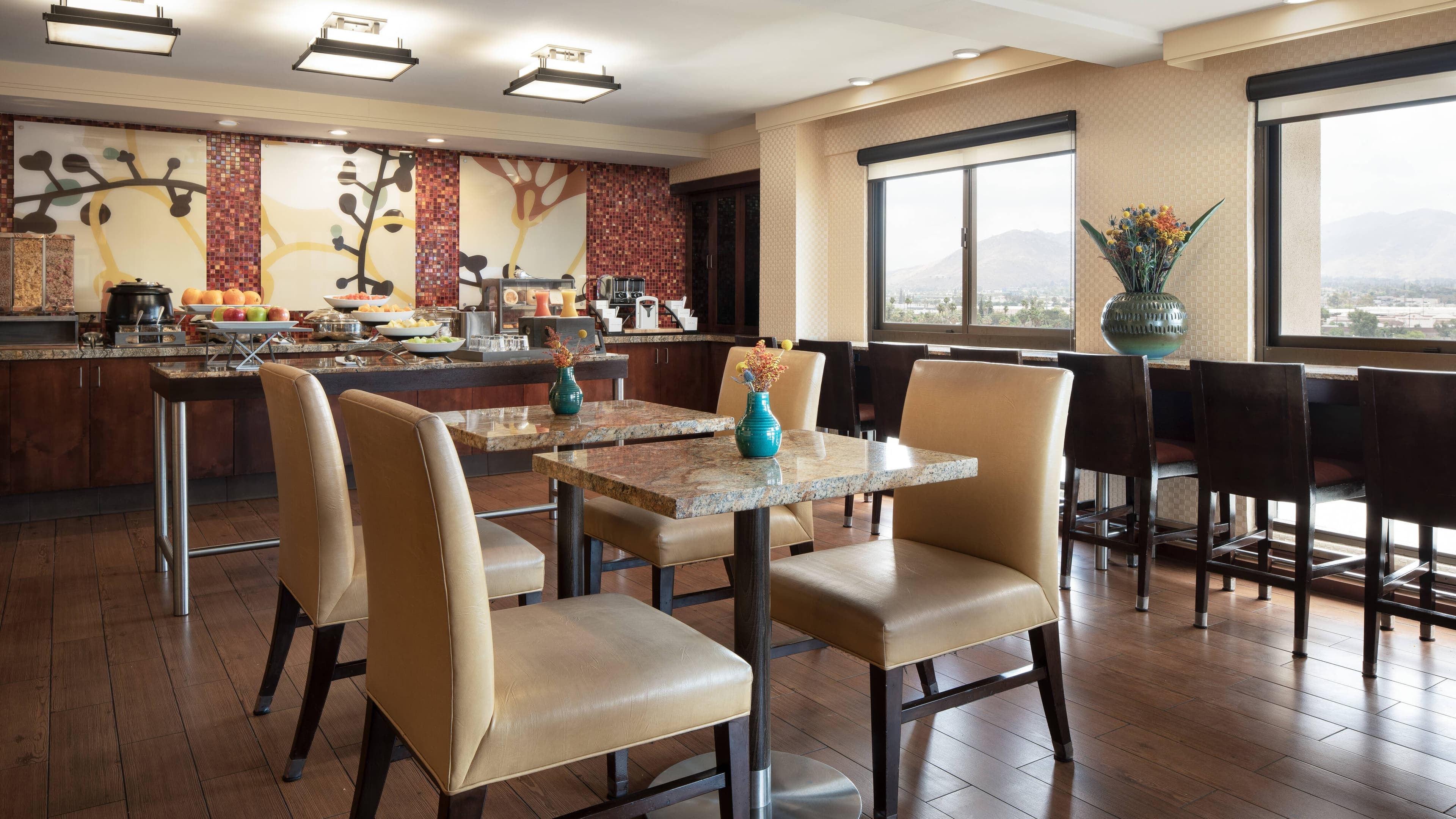 Marriott Riverside at the Convention Center - Image 4