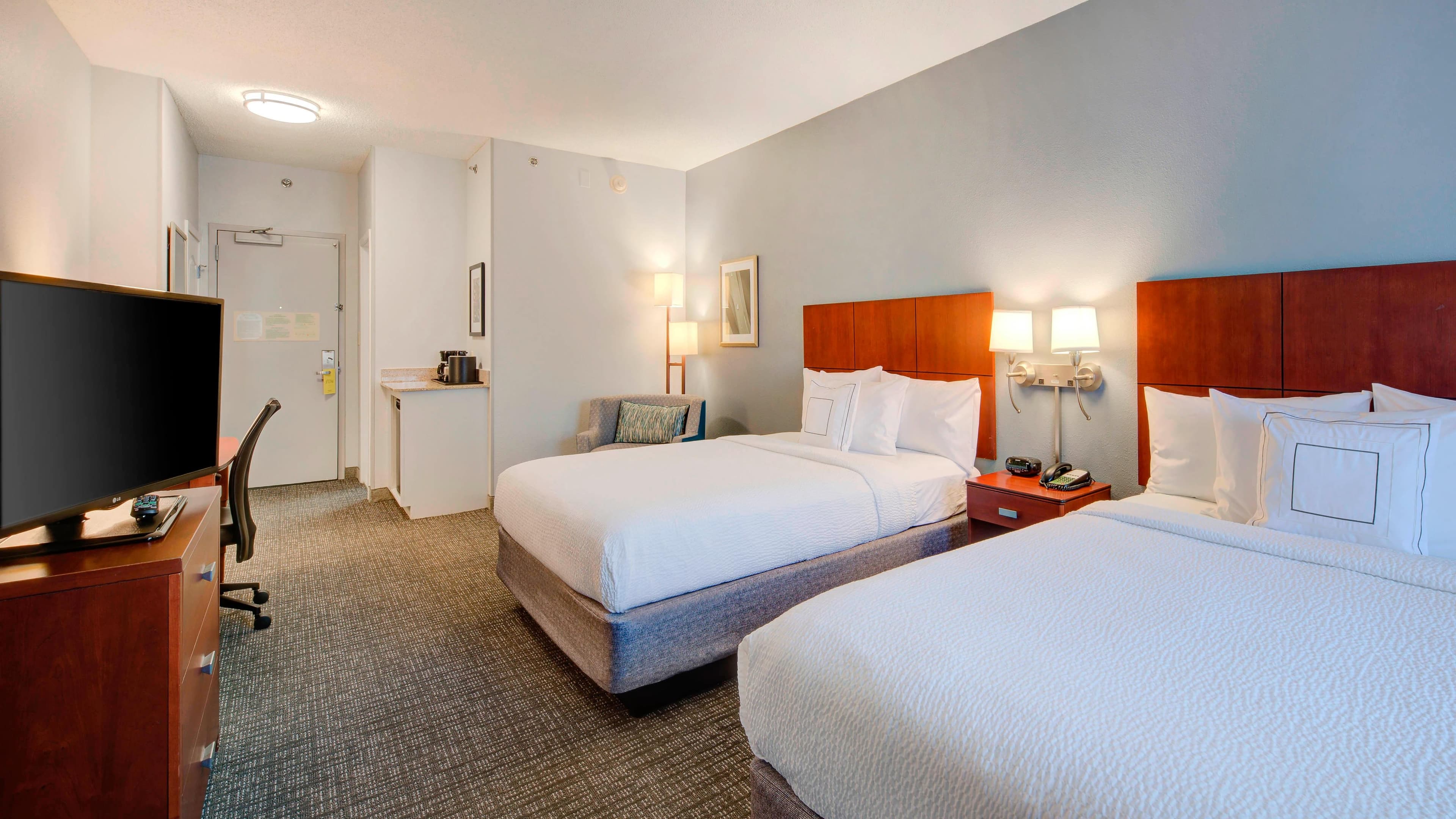 Holiday Inn & Suites Raleigh-Cary (I-40 @Walnut St) — 15
