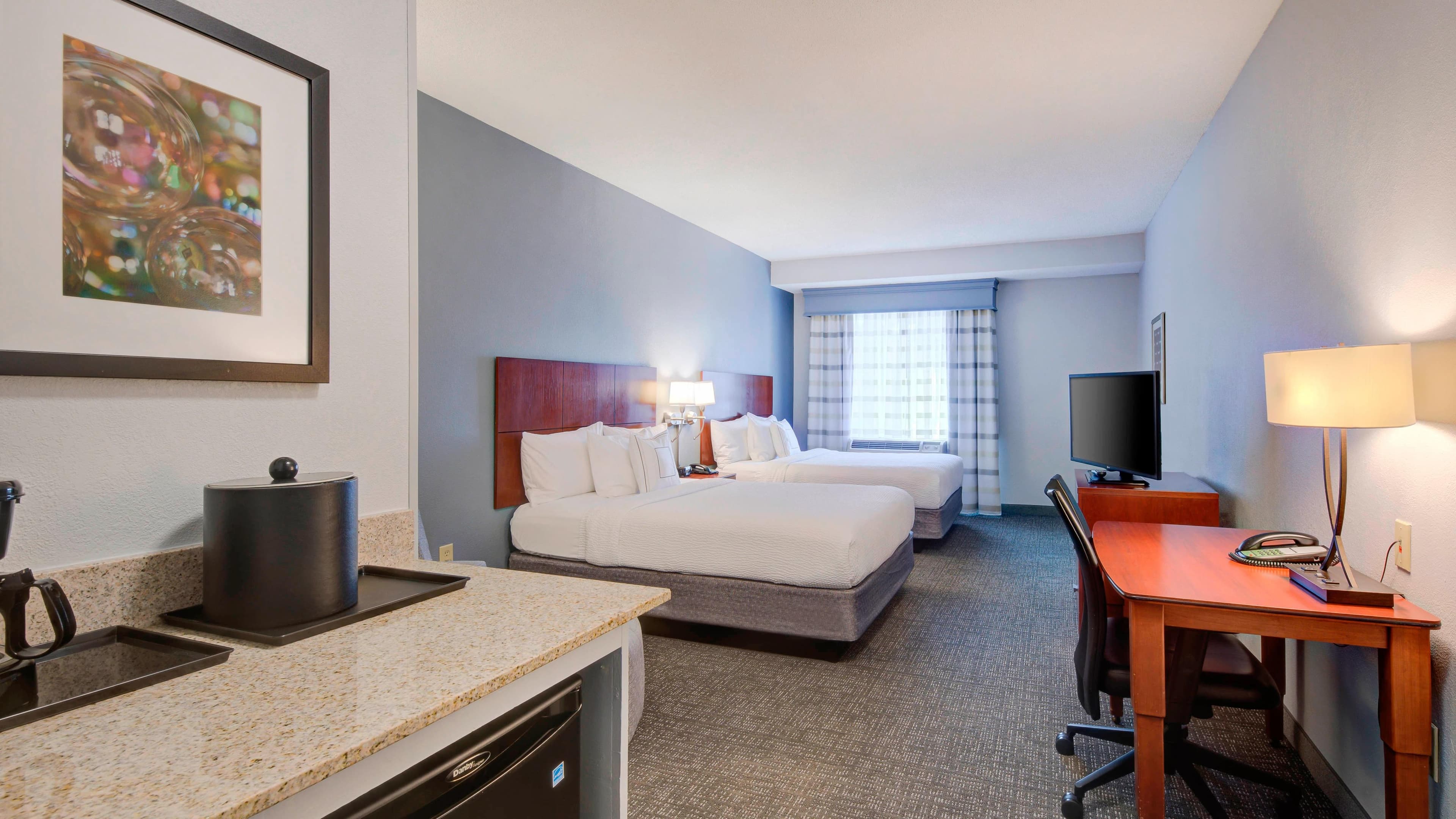 Holiday Inn & Suites Raleigh-Cary (I-40 @Walnut St) — 17