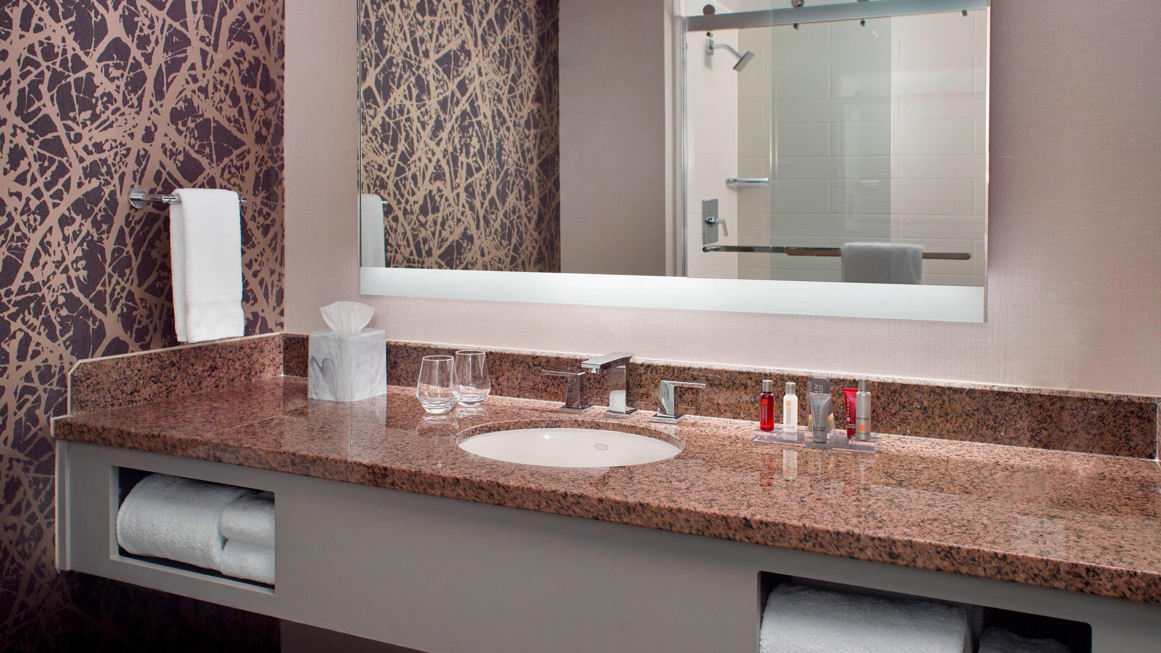 Queen/Queen Guest Room - Image 6