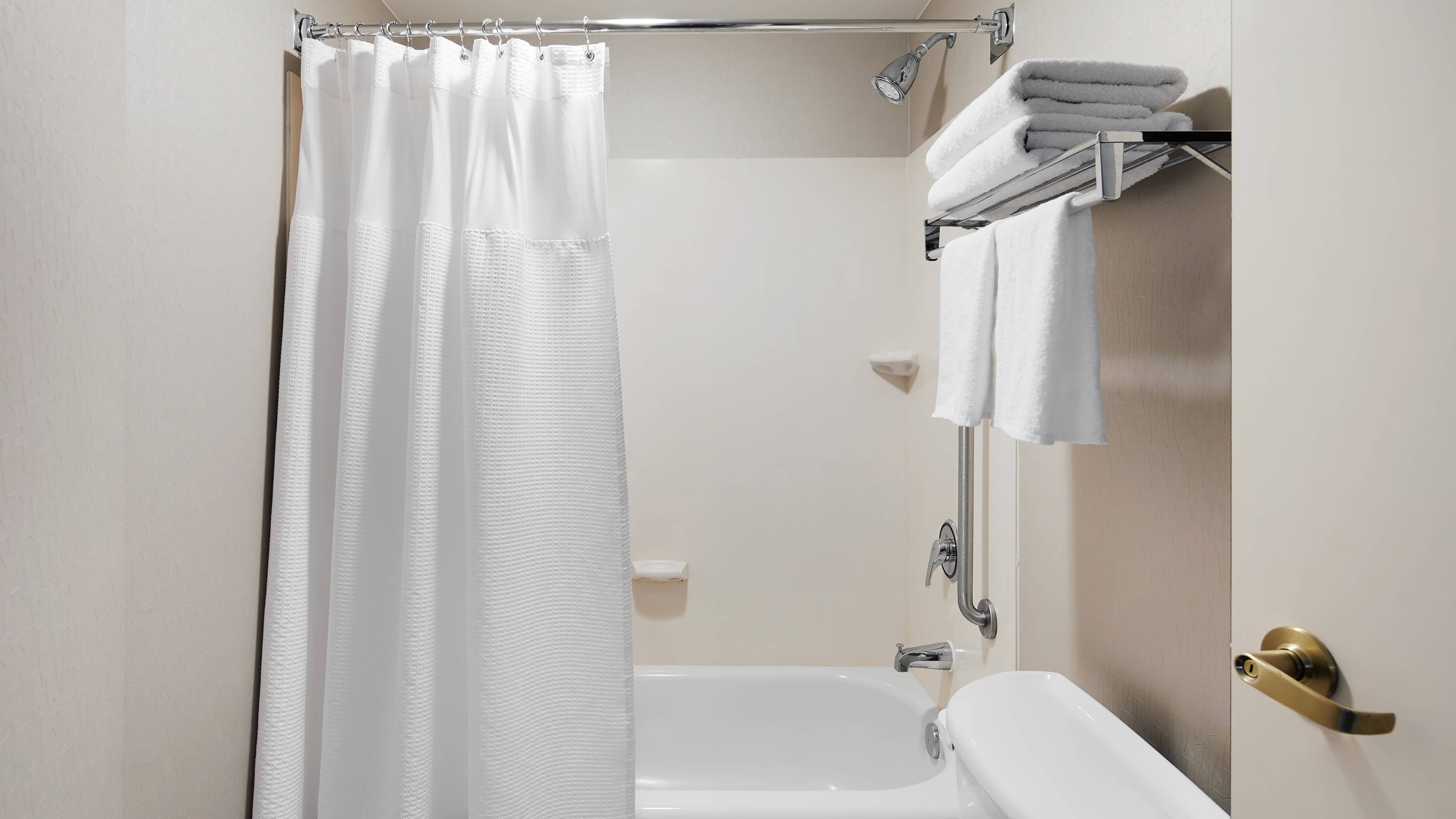 Holiday Inn Express & Suites South Hill — 7