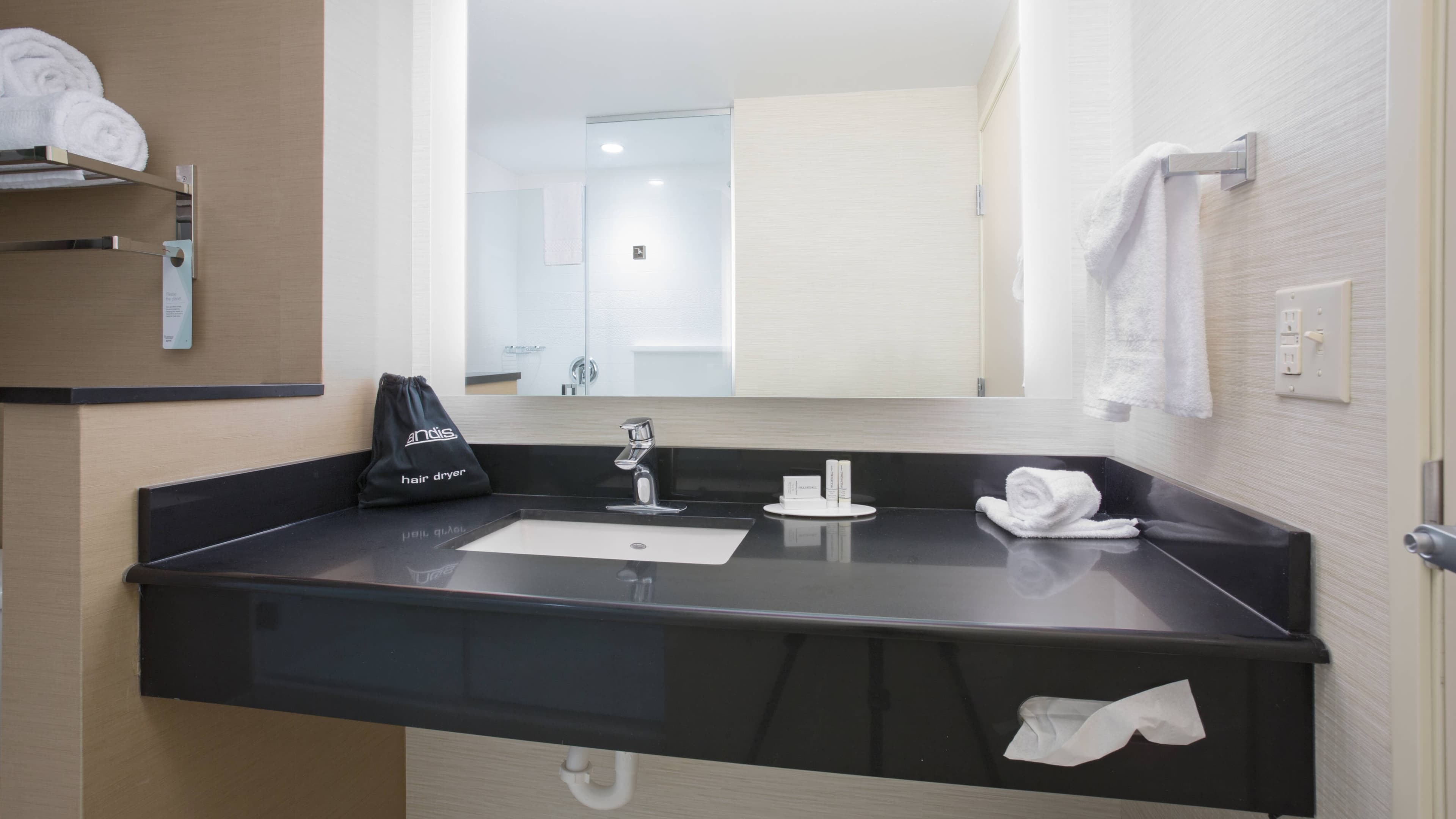 Fairfield Inn & Suites Burlington - Image 4