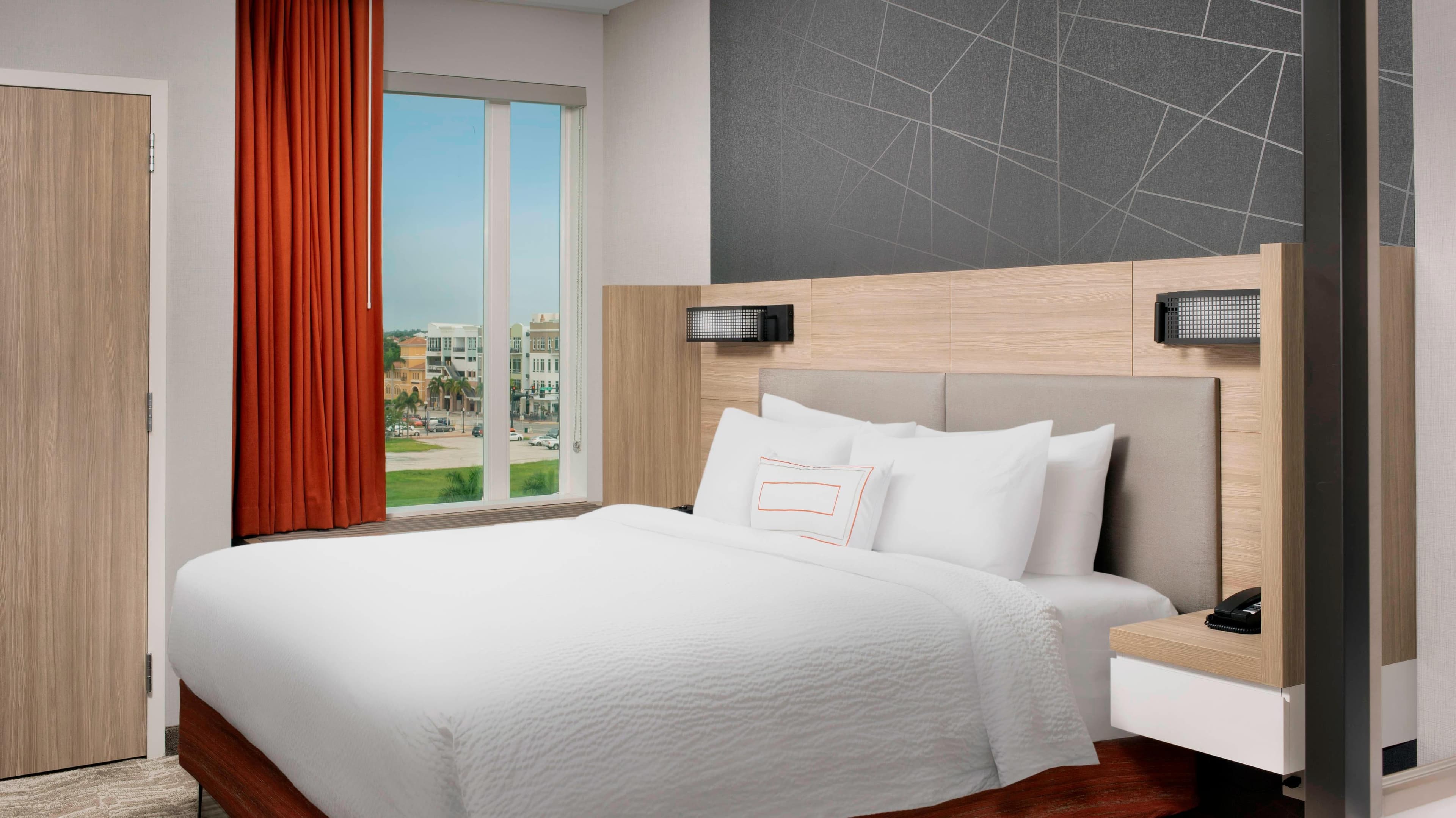 SpringHill Suites Punta Gorda Harborside - Image 2