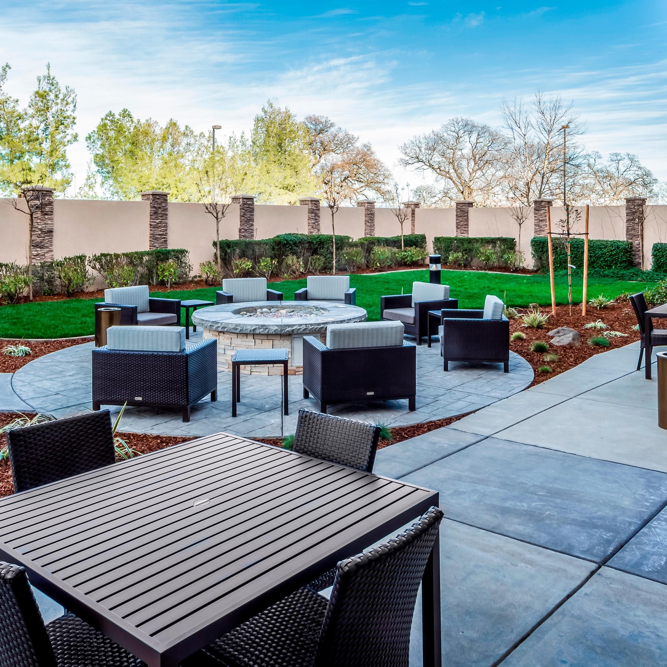 Courtyard Roseville Galleria Mall/Creekside Ridge Drive - Image 1
