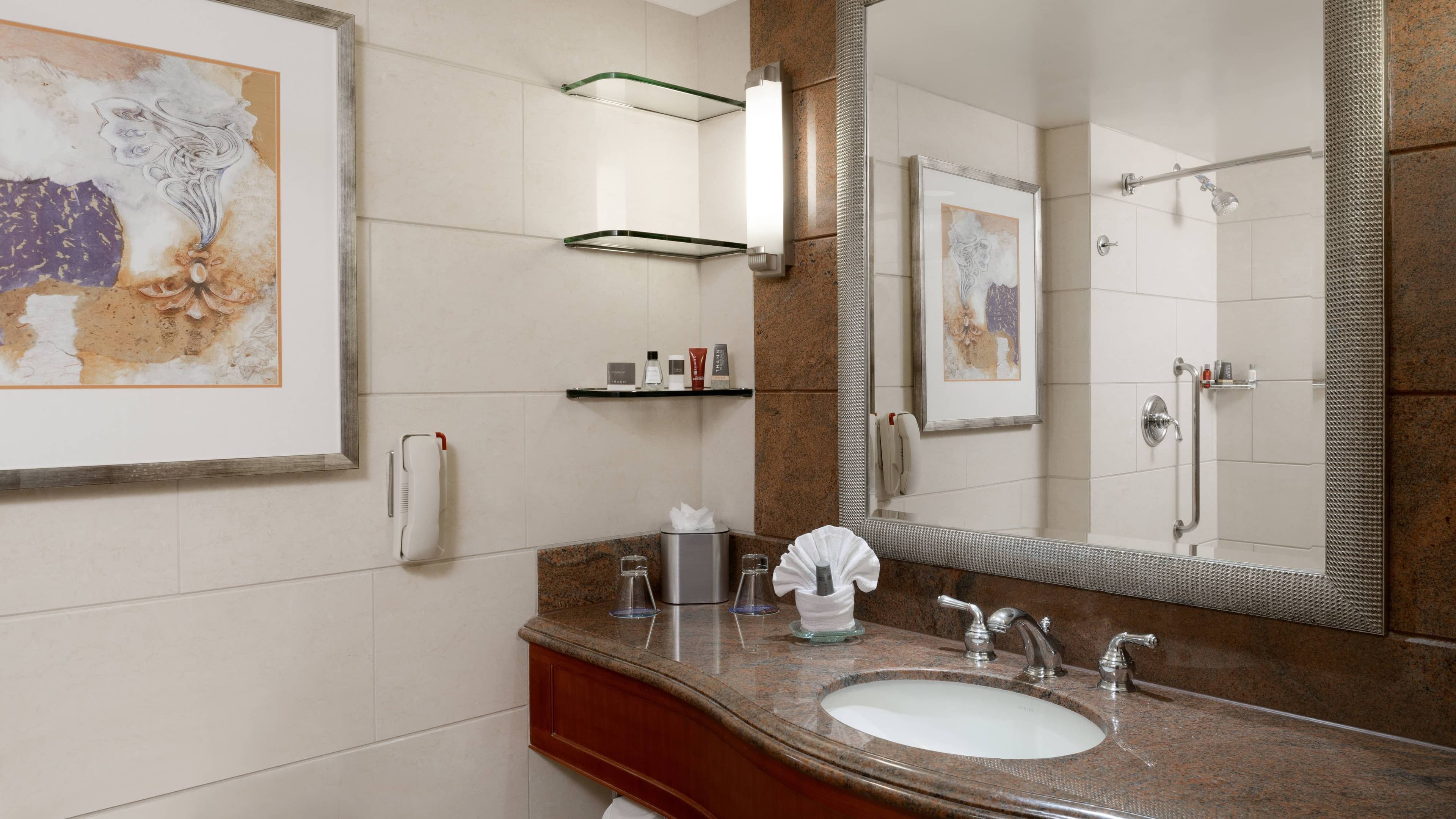 San Diego Marriott Gaslamp Quarter - Image 3