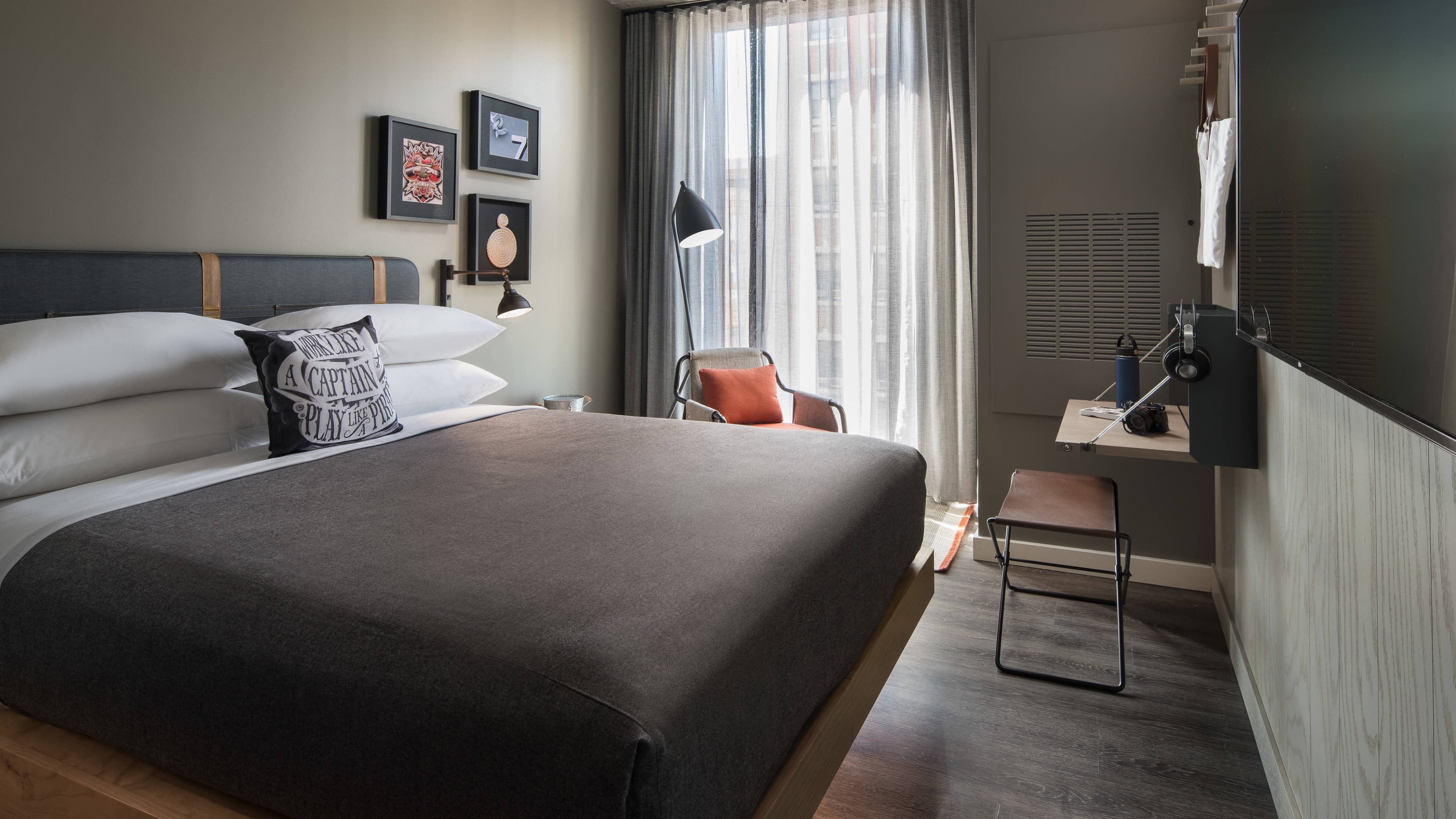 Moxy San Diego Downtown/Gaslamp Quarter — 10