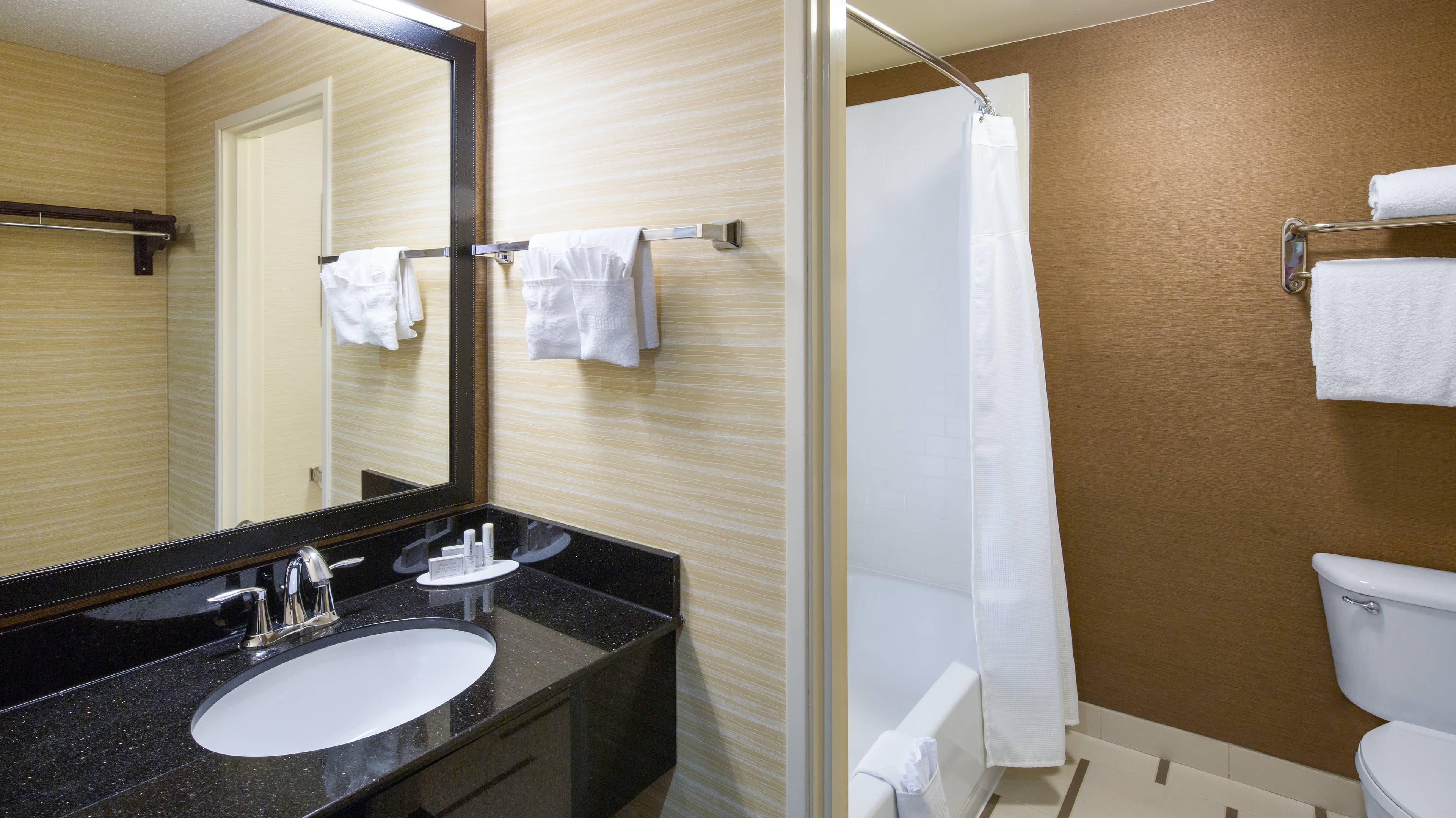 Fairfield Inn & Suites San Antonio Airport/North Star Mall - Image 2