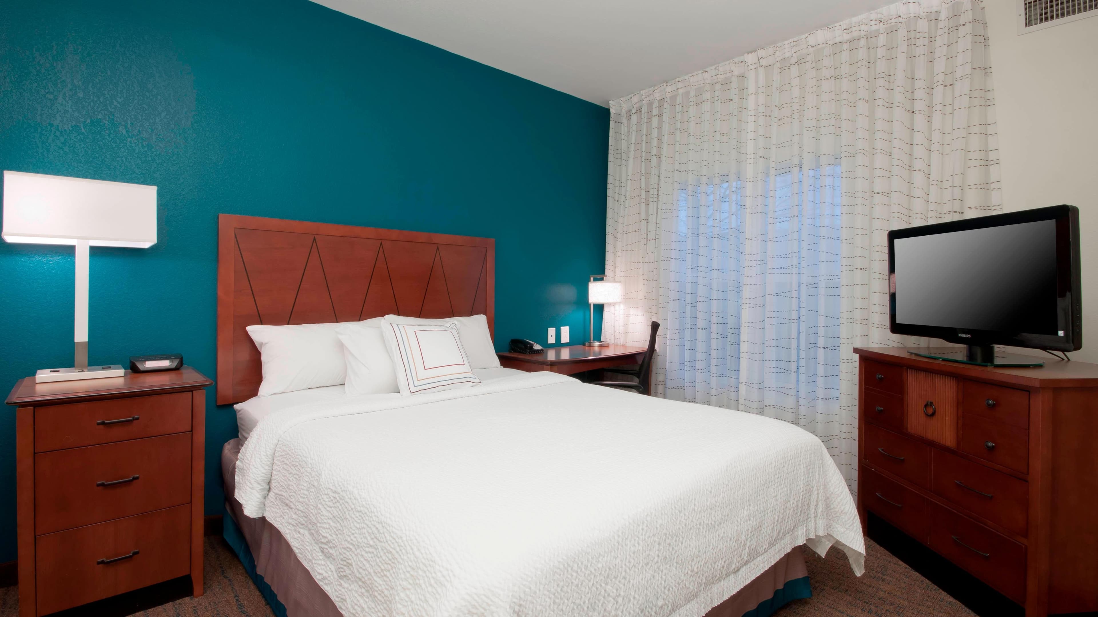 1 Bedroom Suite - Image 5