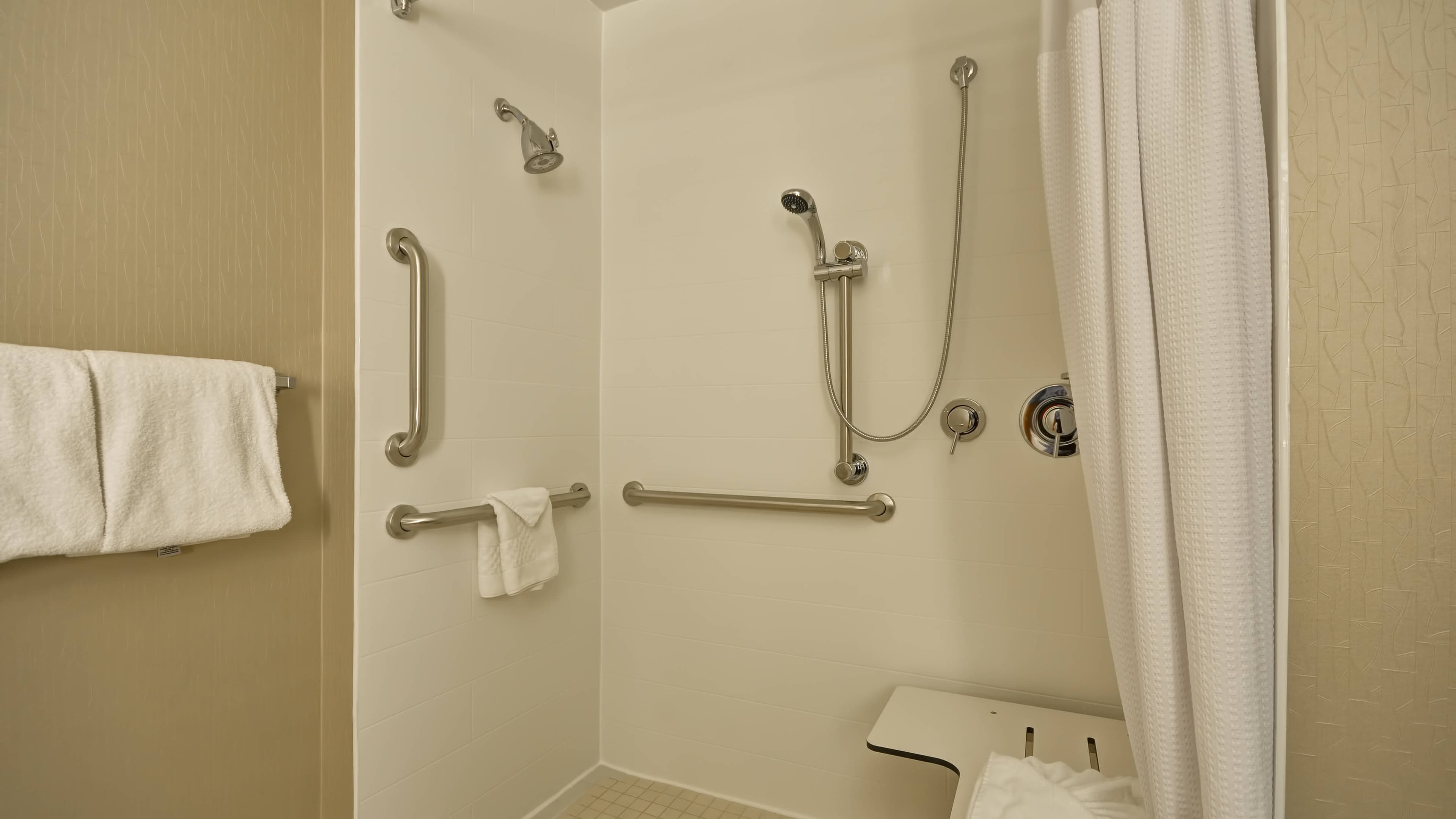 Holiday Inn Express & Suites San Antonio West-SeaWorld Area — 22