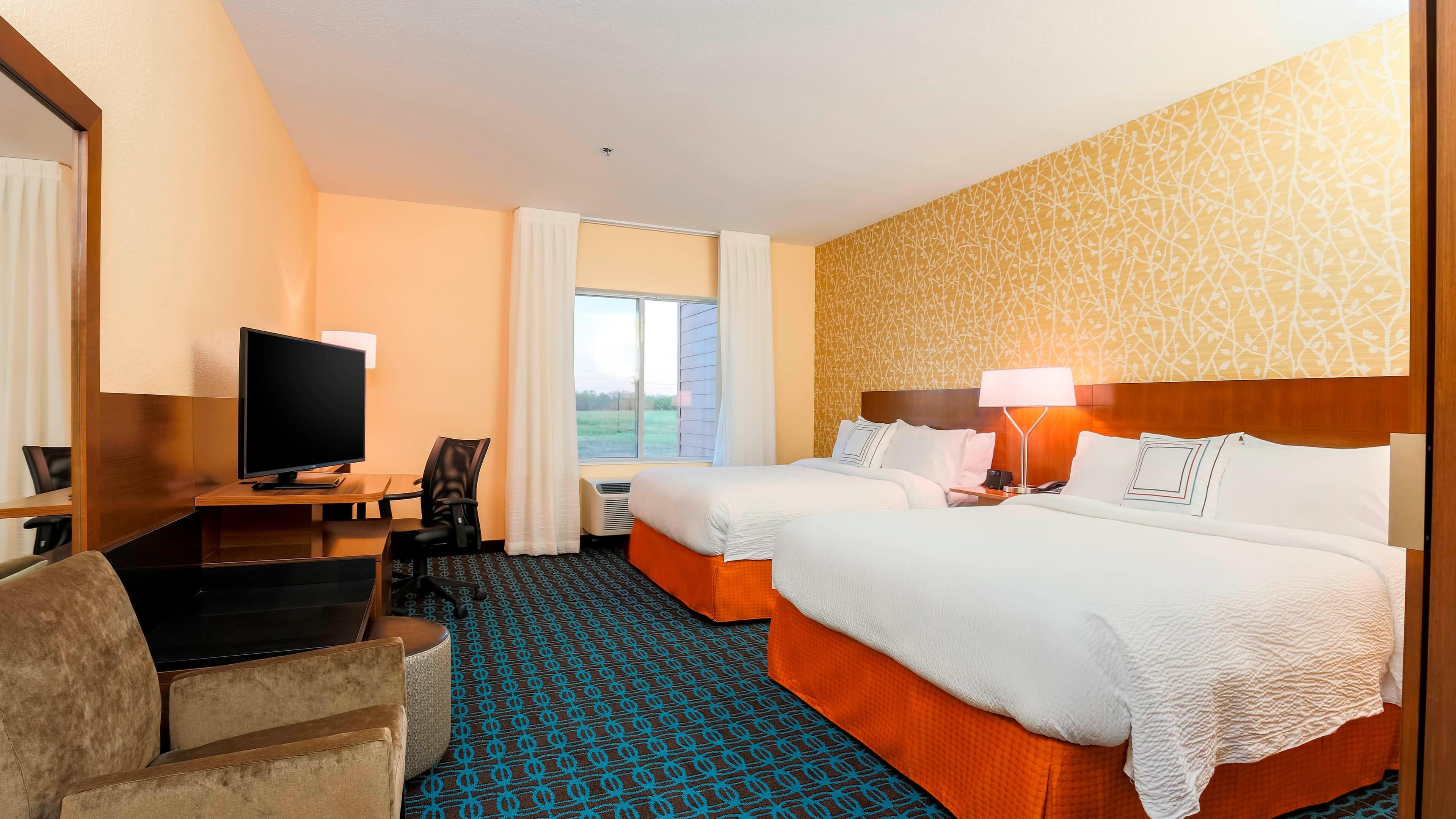 Holiday Inn Express & Suites Pearsall — 11