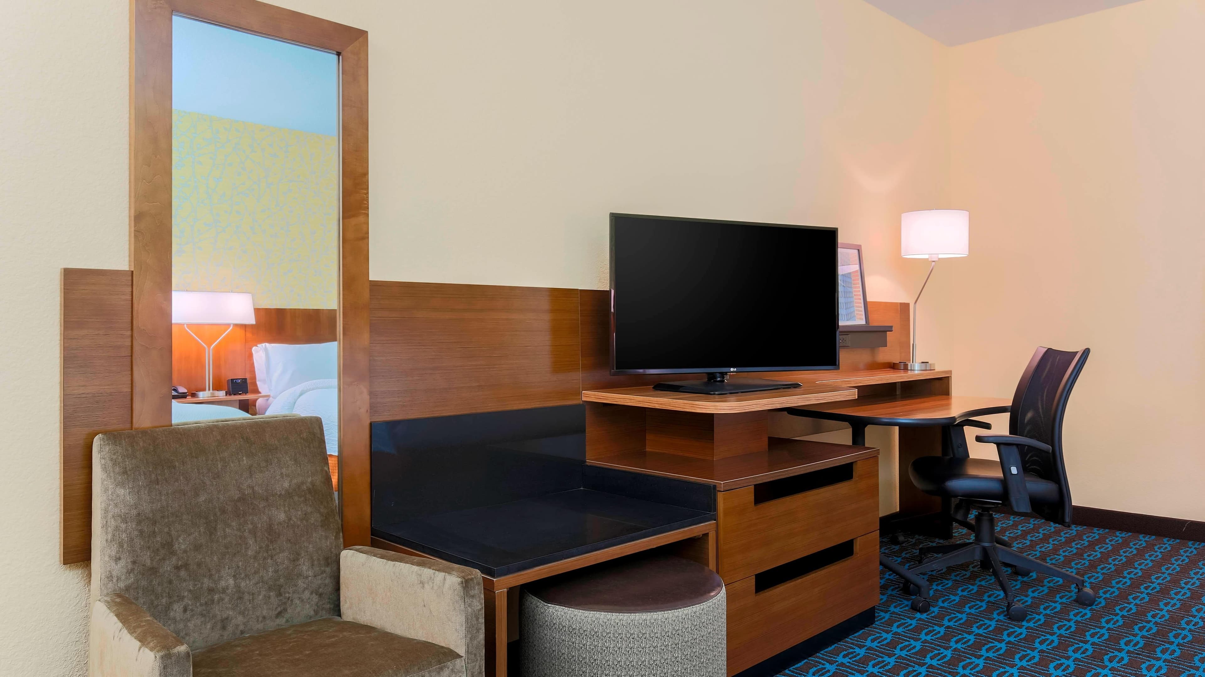 Holiday Inn Express & Suites Pearsall — 13