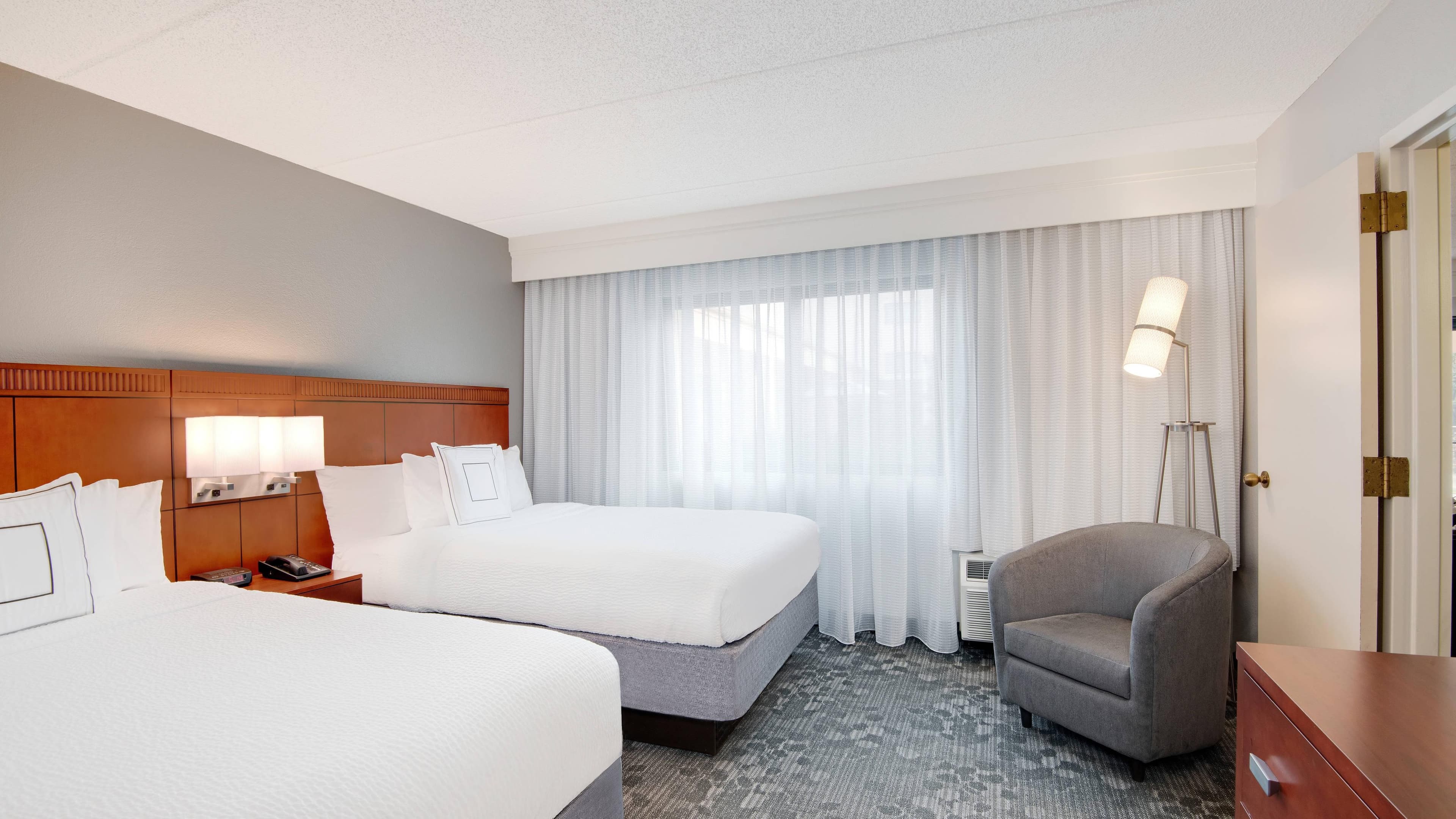 Courtyard Savannah Midtown - Image 3