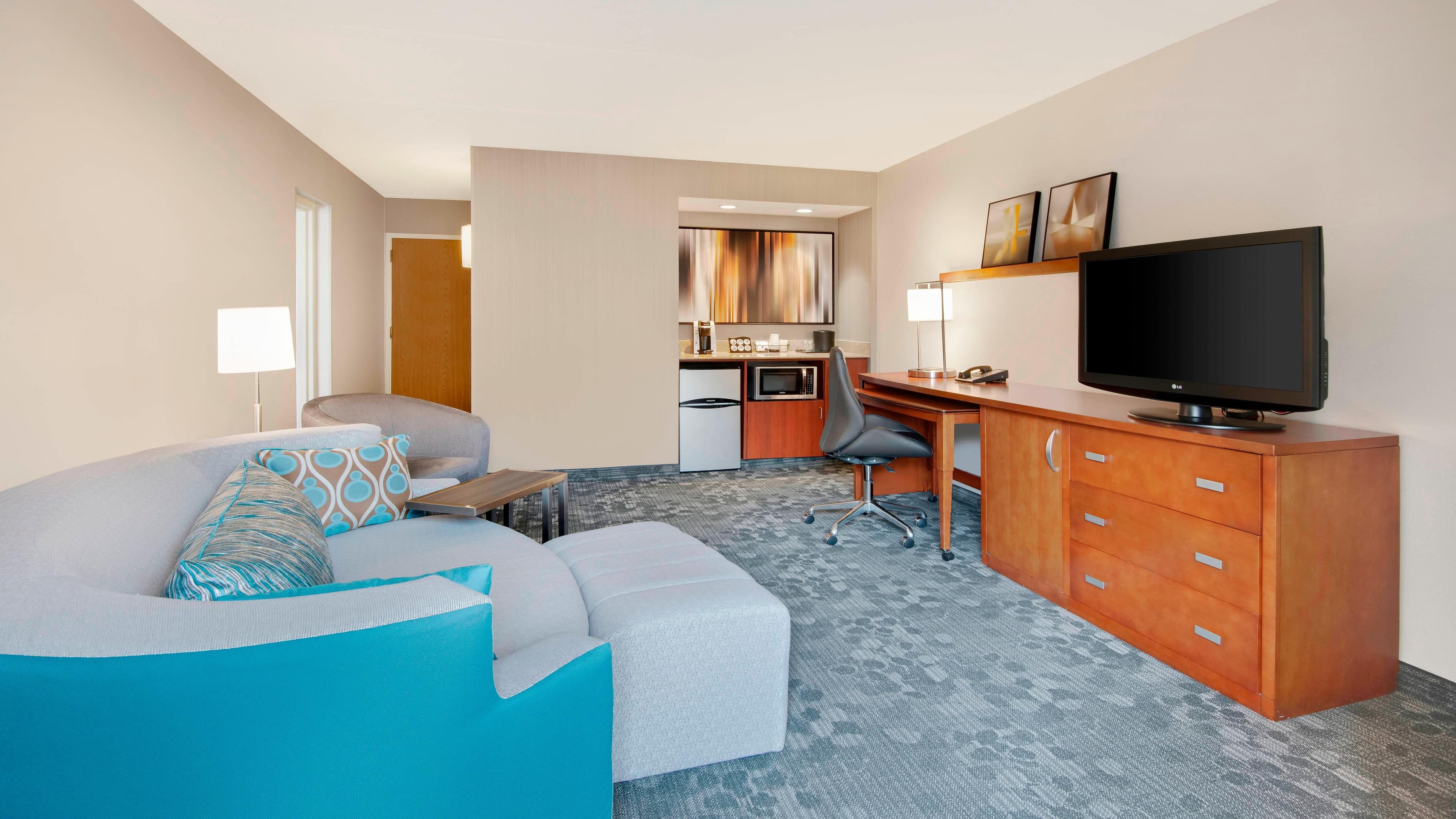 Courtyard Savannah Midtown - Image 2