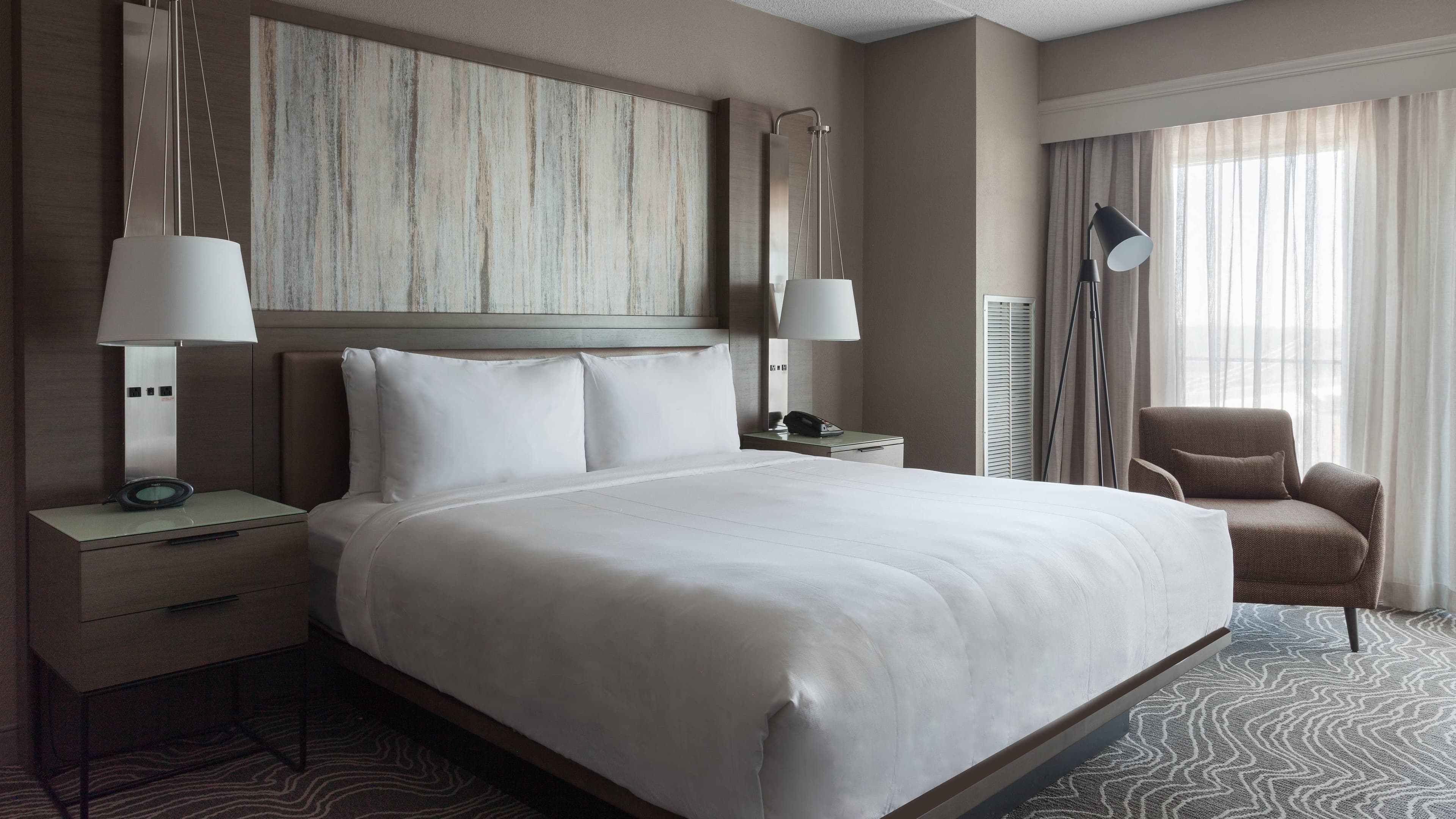 Marriott Savannah Riverfront - Image 2