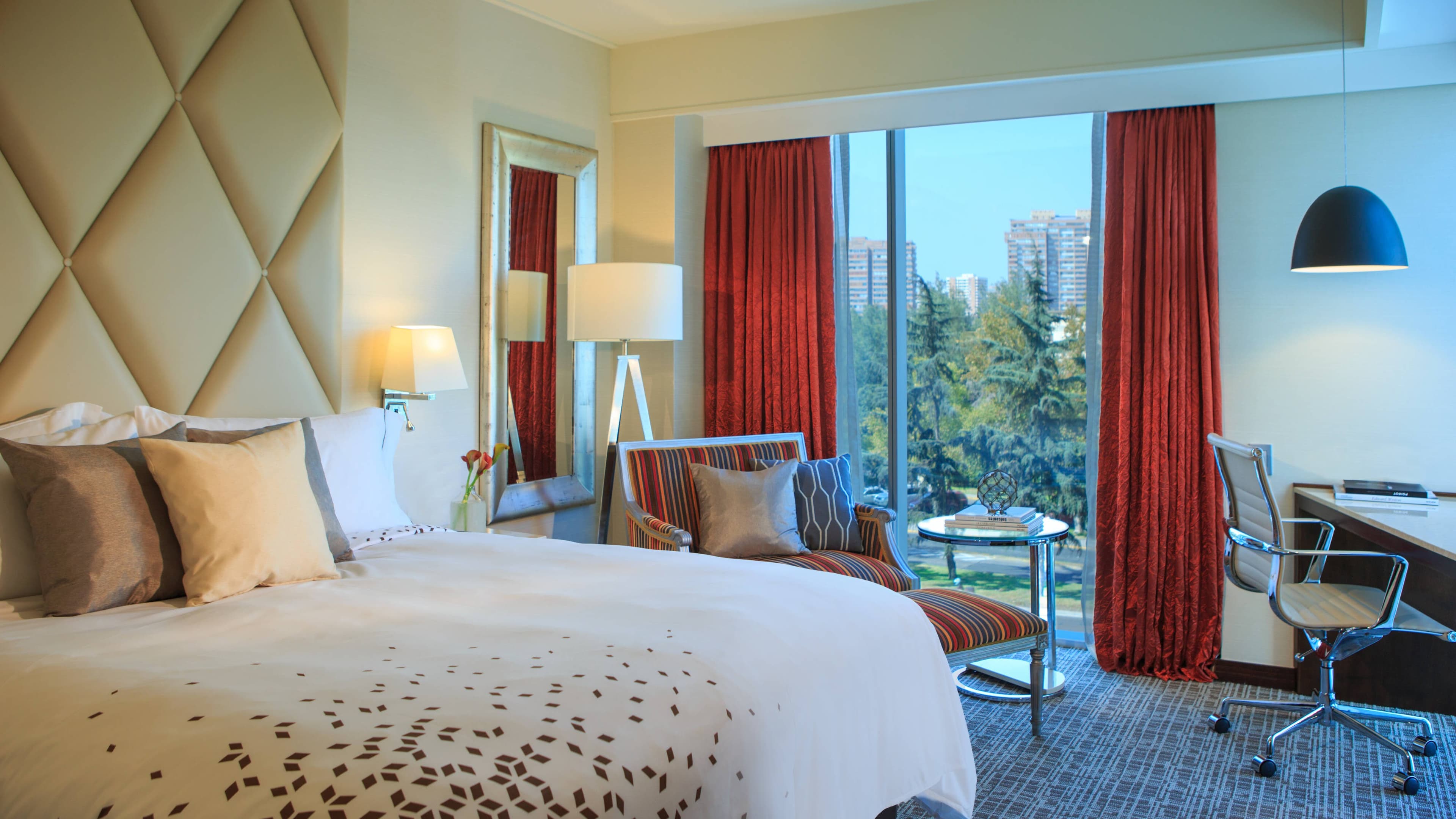 Renaissance Santiago Hotel - Image 4