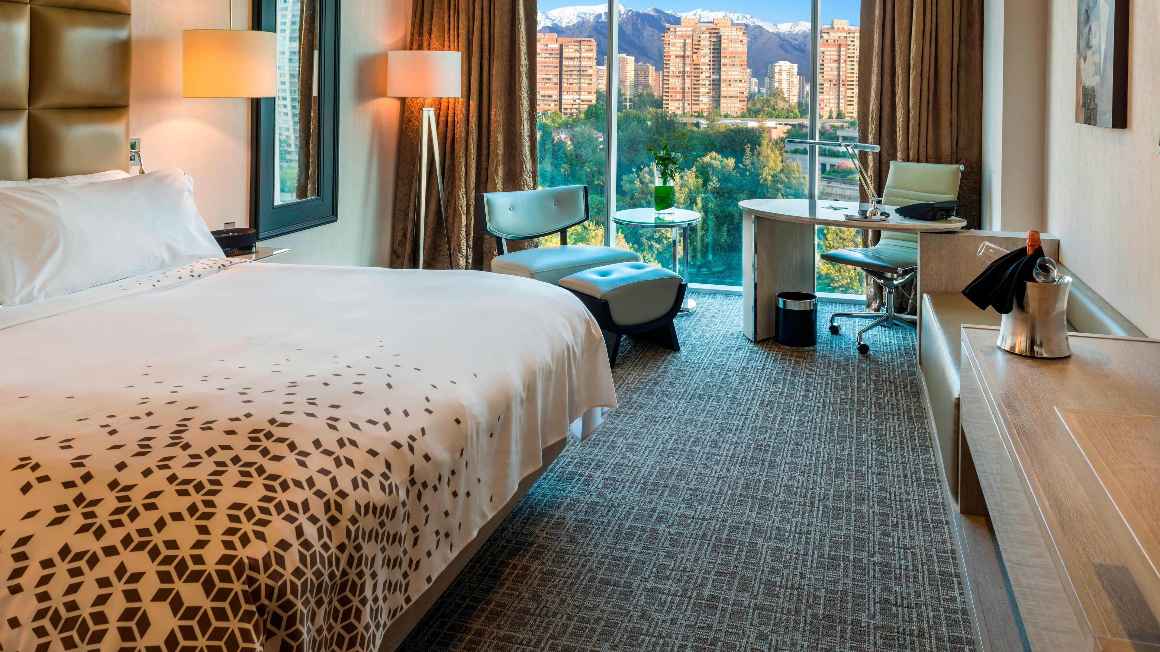 Renaissance Santiago Hotel - Image 2