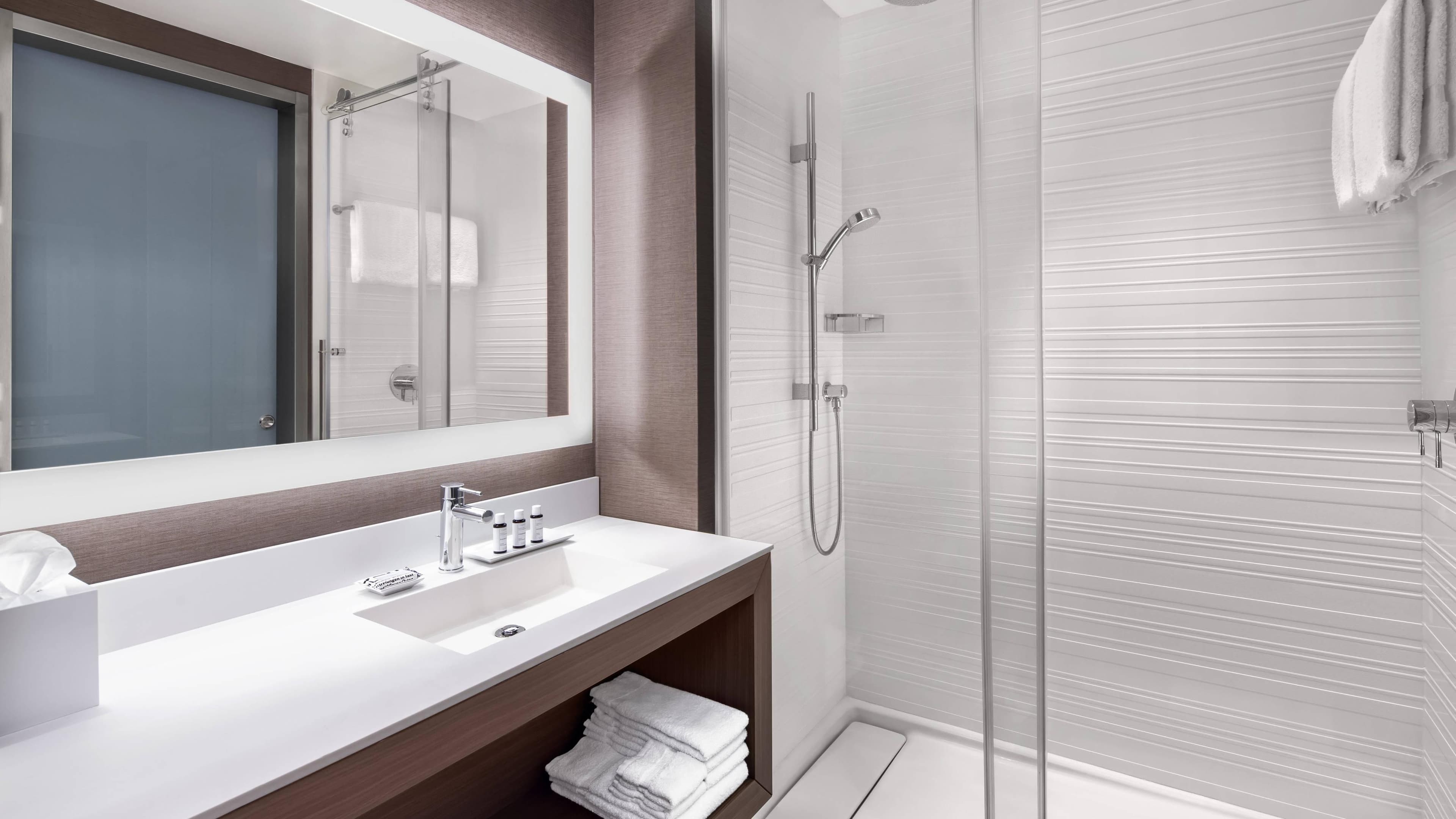 Queen/Queen Guest Room - Image 4
