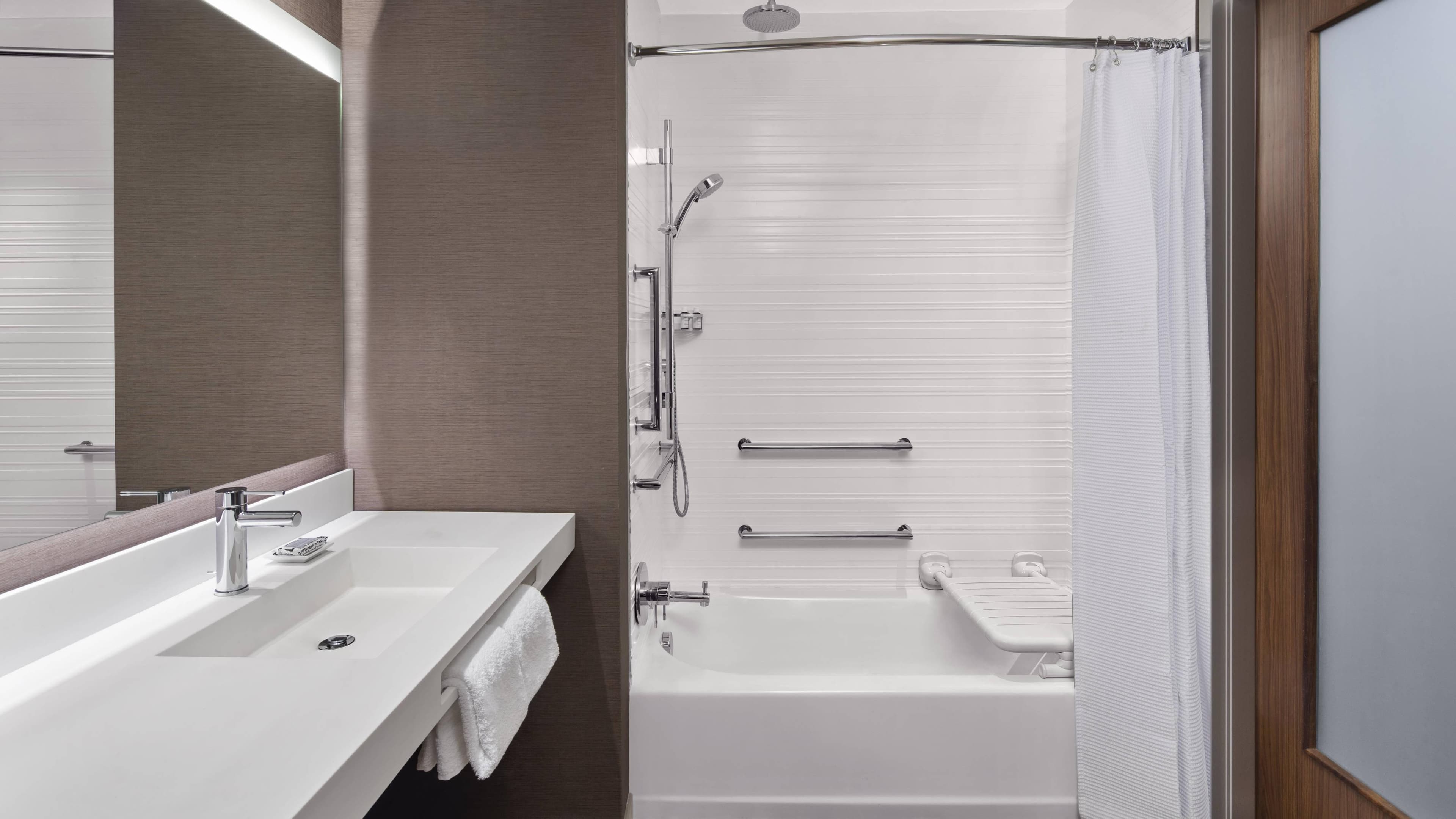Queen/Queen Guest Room - Image 5