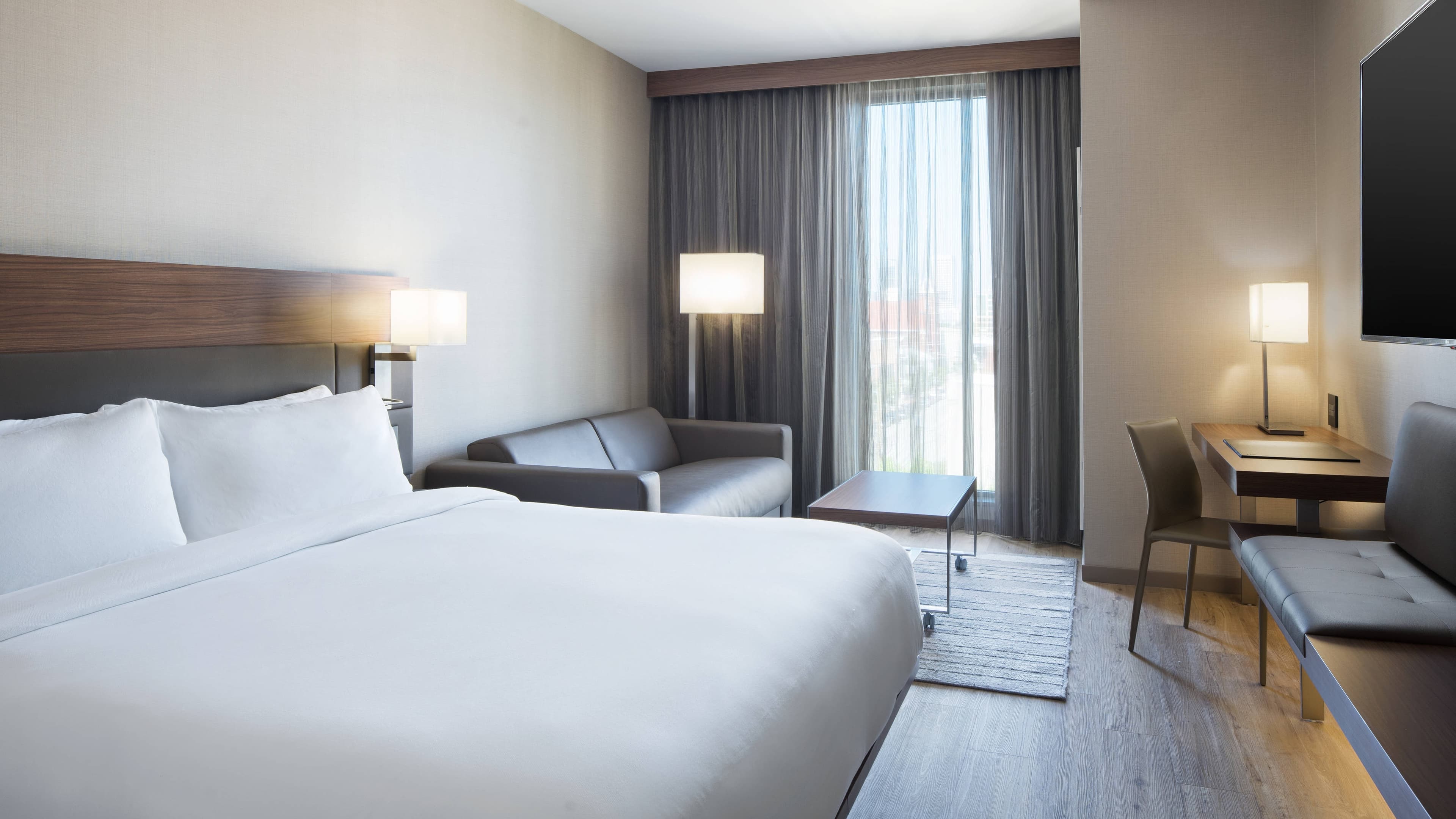 AC Hotel Louisville Downtown - Image 3