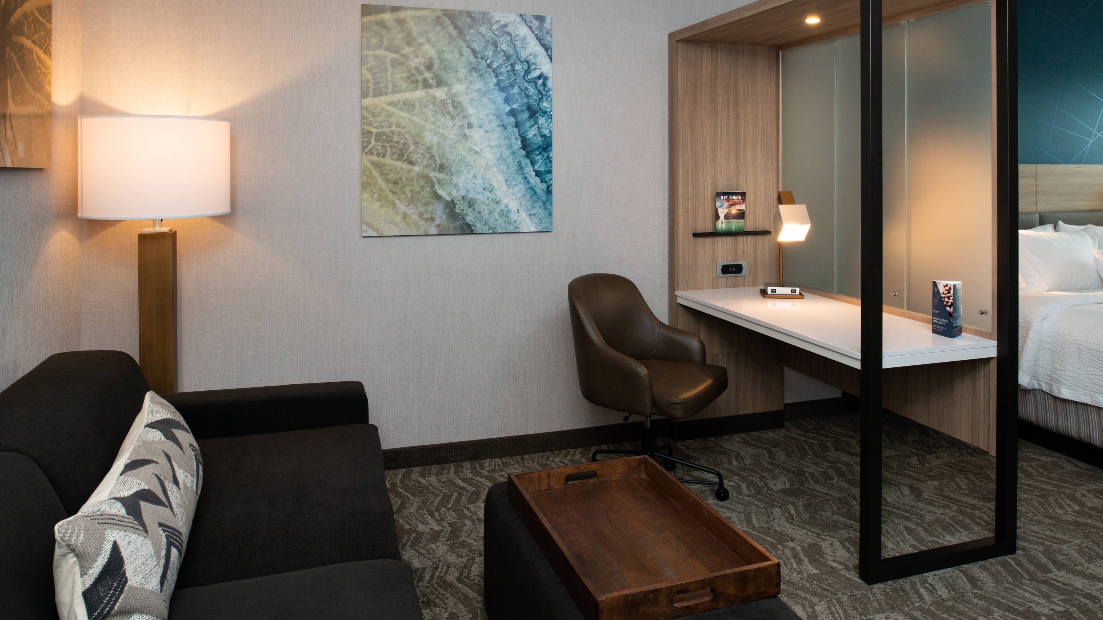 Suite - Image 1