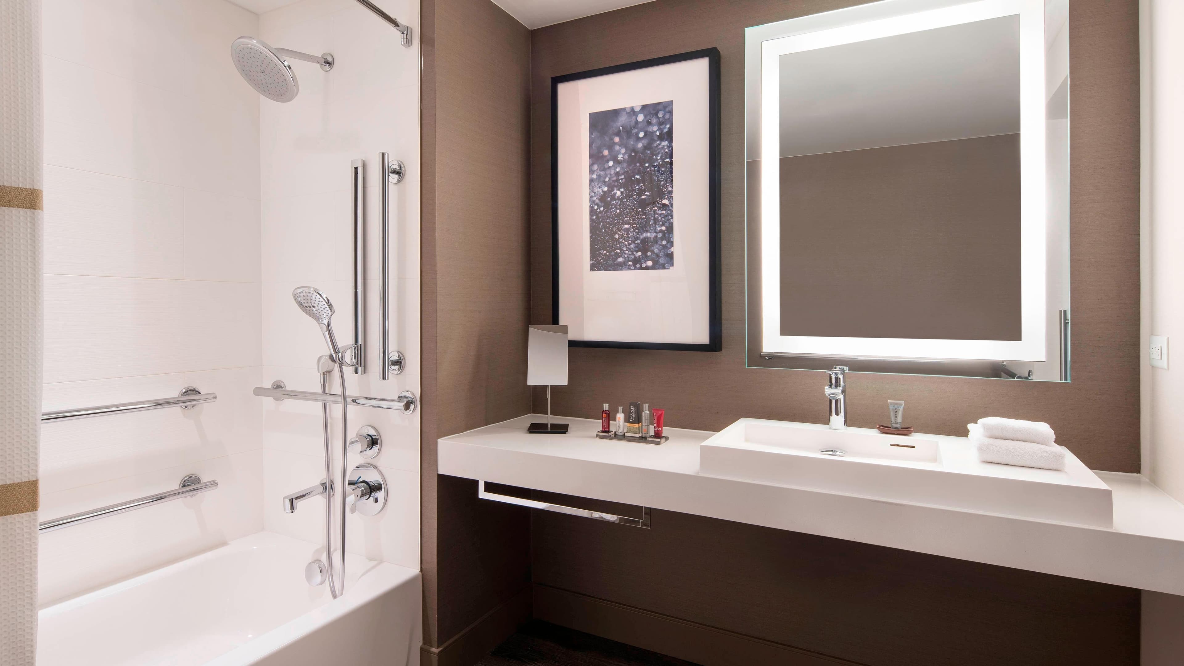 Deluxe Guest room - Image 5