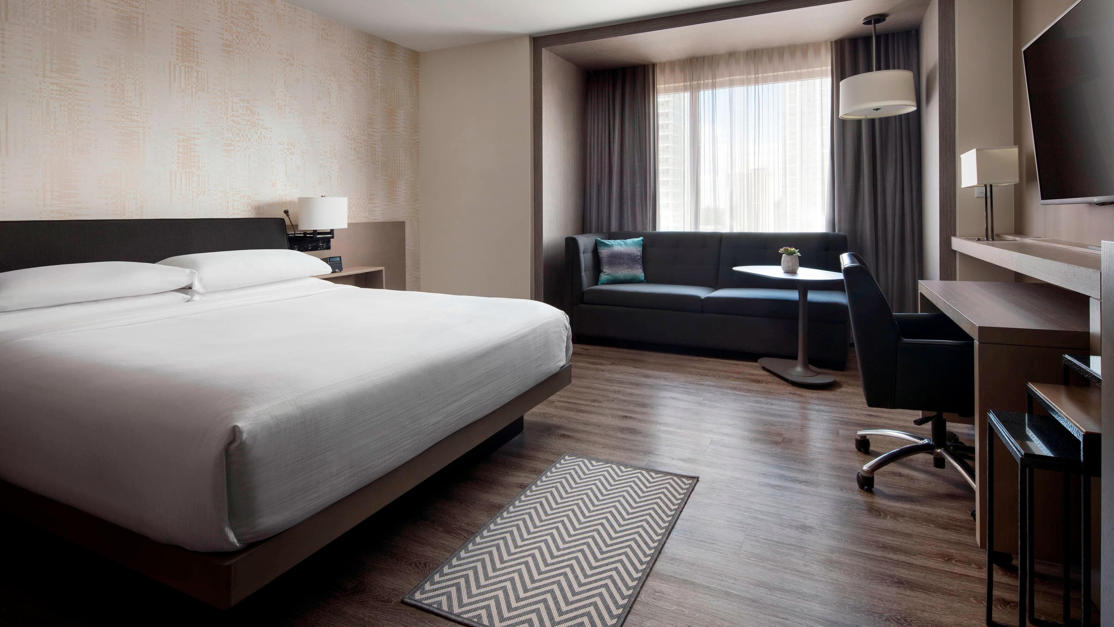 Seattle Marriott Bellevue - Image 2