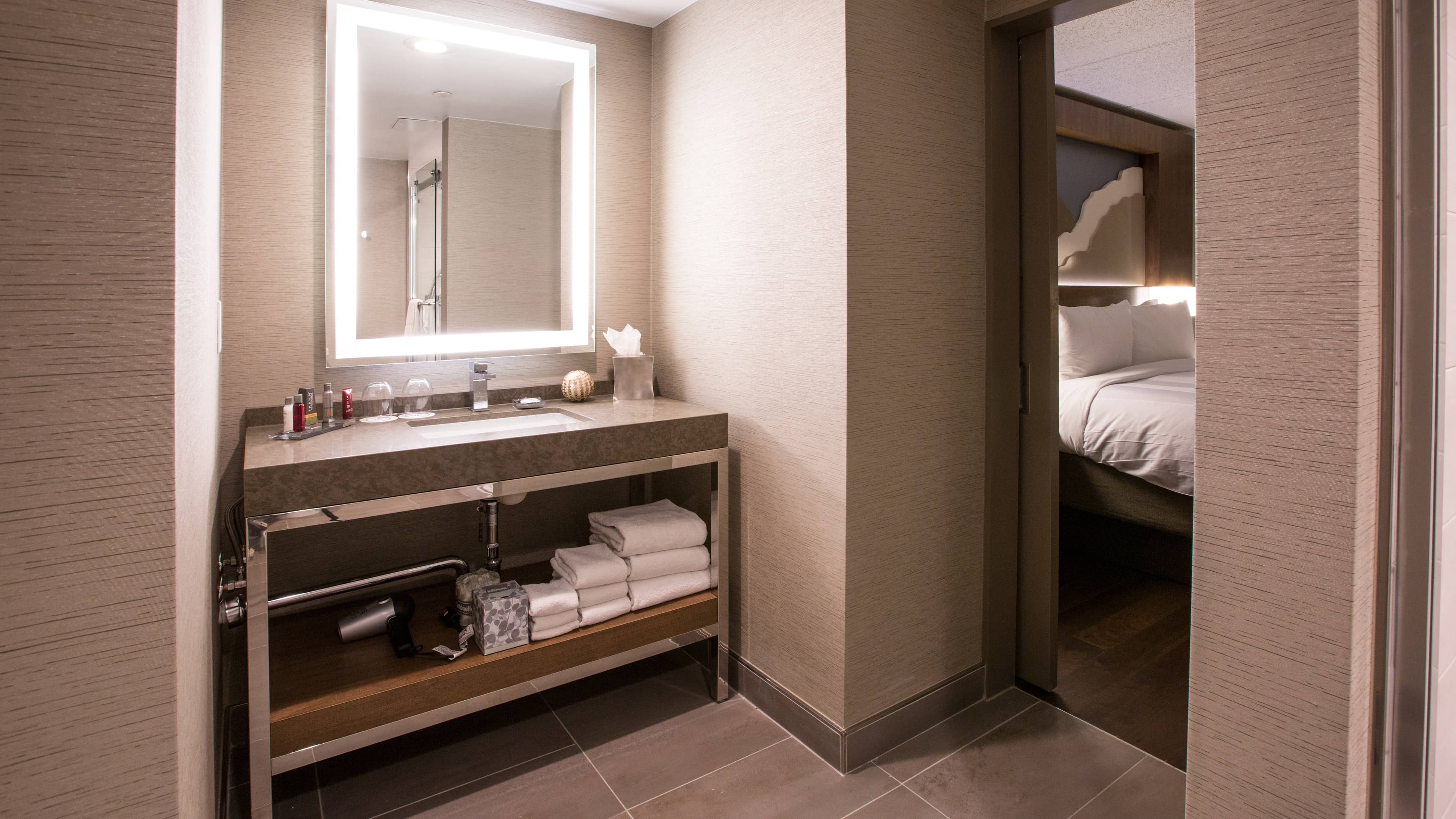 Holiday Inn Express & Suites San Francisco Fishermans Wharf — 8
