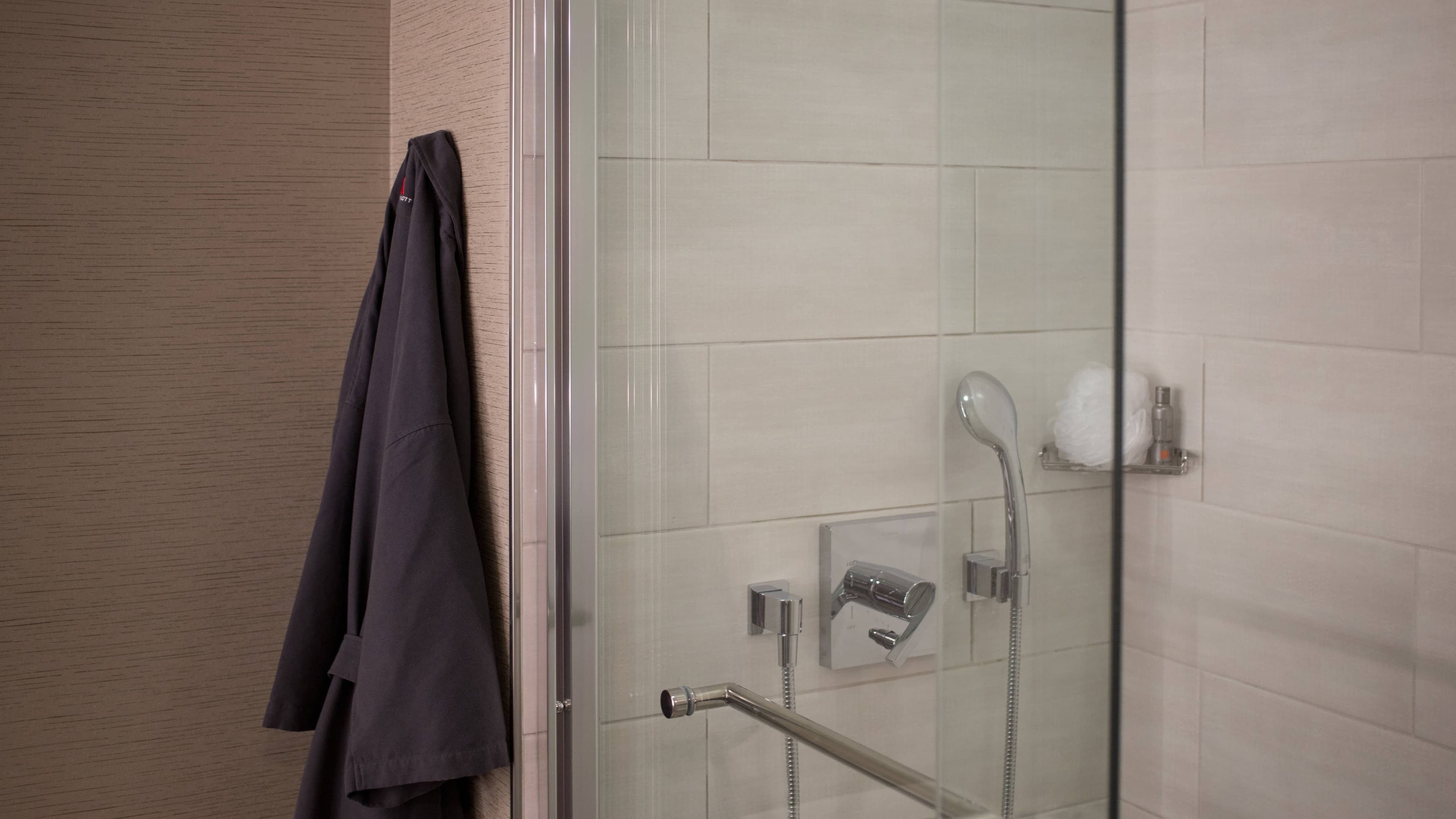 Holiday Inn Express & Suites San Francisco Fishermans Wharf — 12