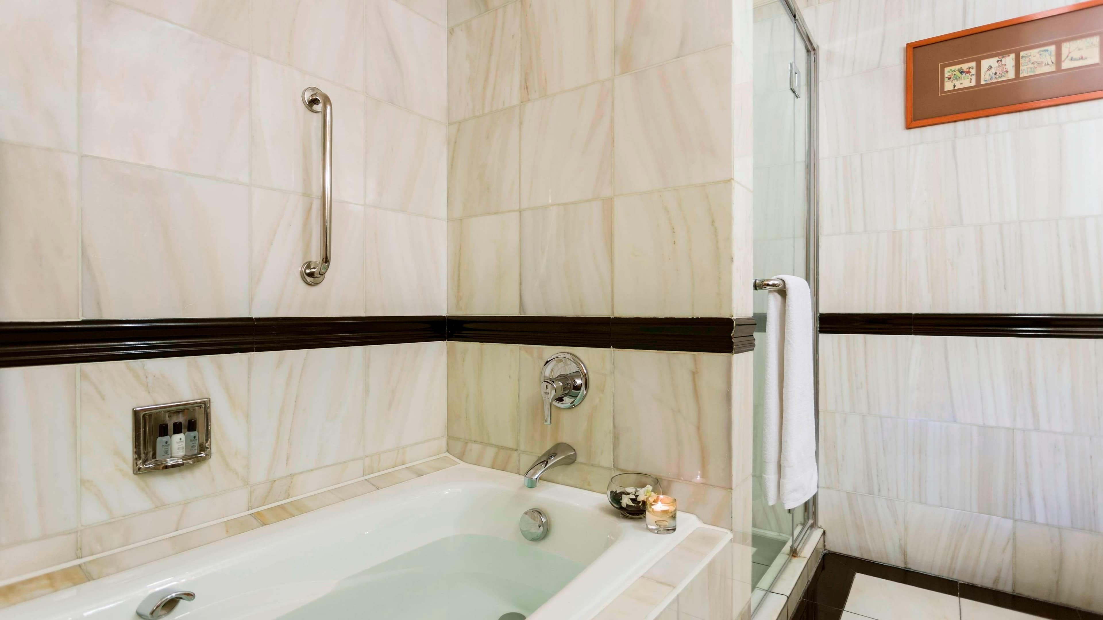 Renaissance Riverside Hotel Saigon — 31