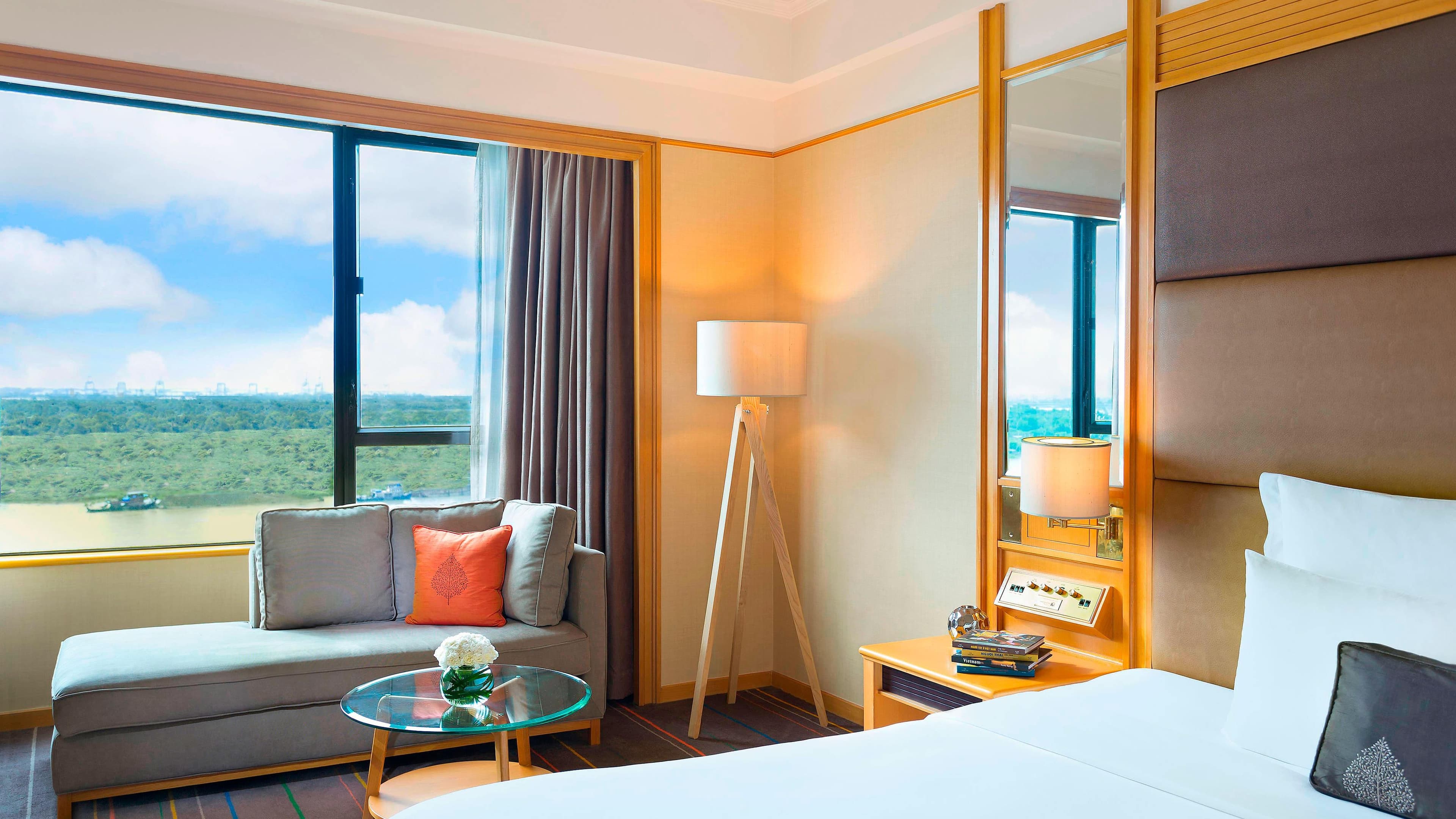 Renaissance Riverside Hotel Saigon — 34