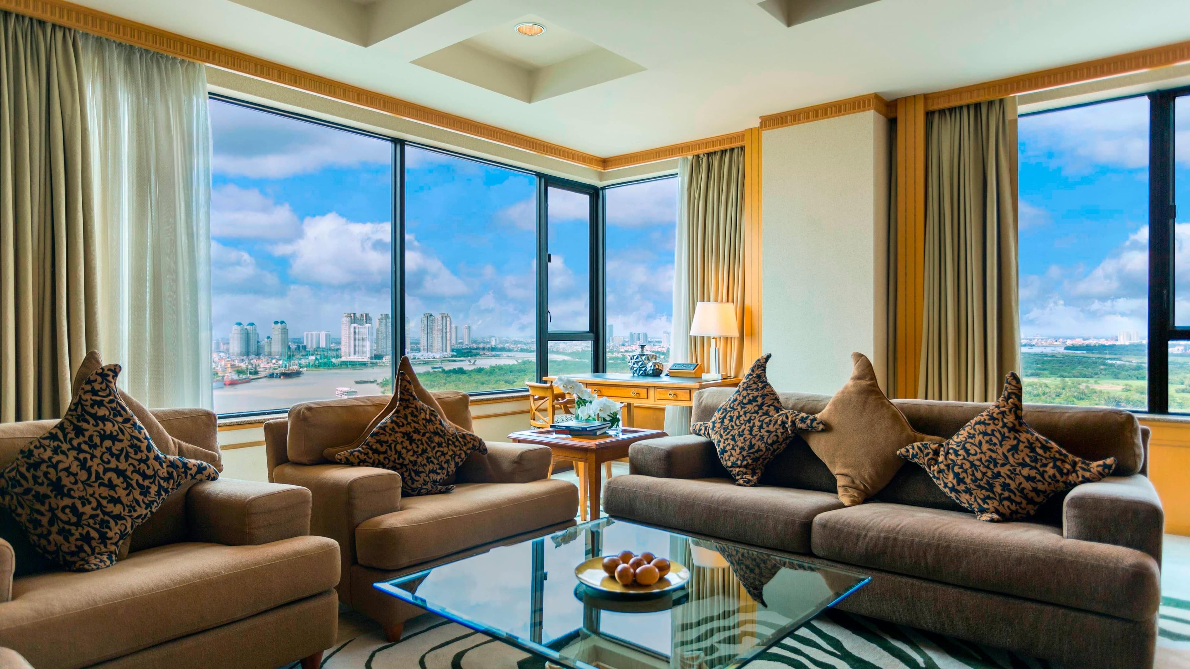 Renaissance Riverside Hotel Saigon — 54