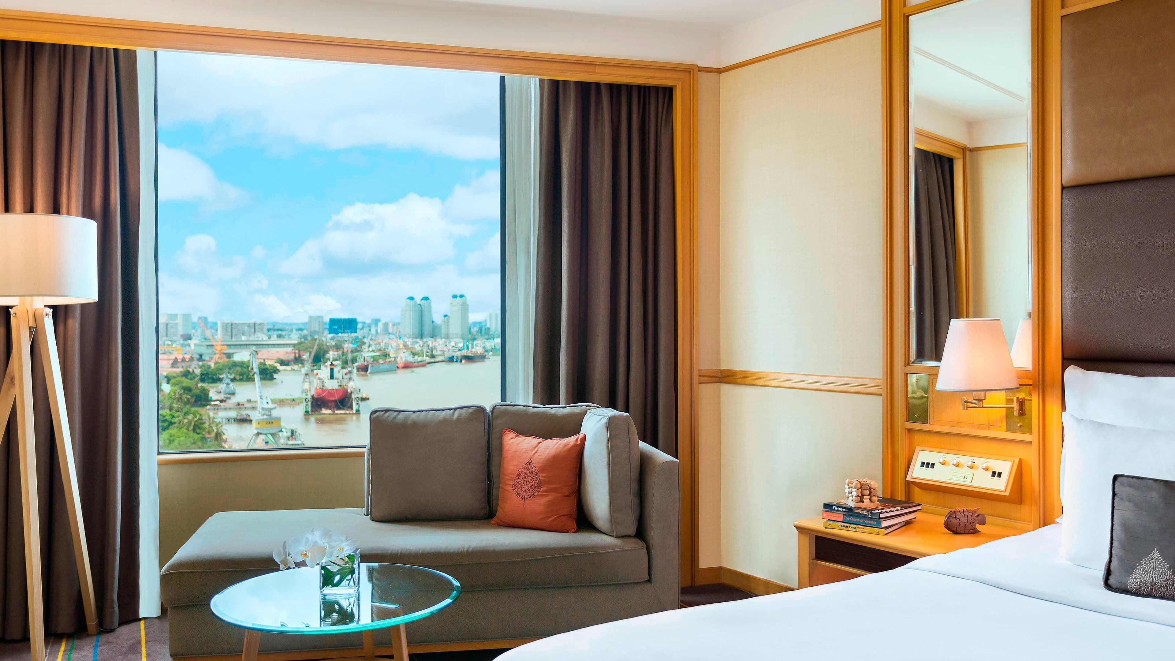 Renaissance Riverside Hotel Saigon — 28