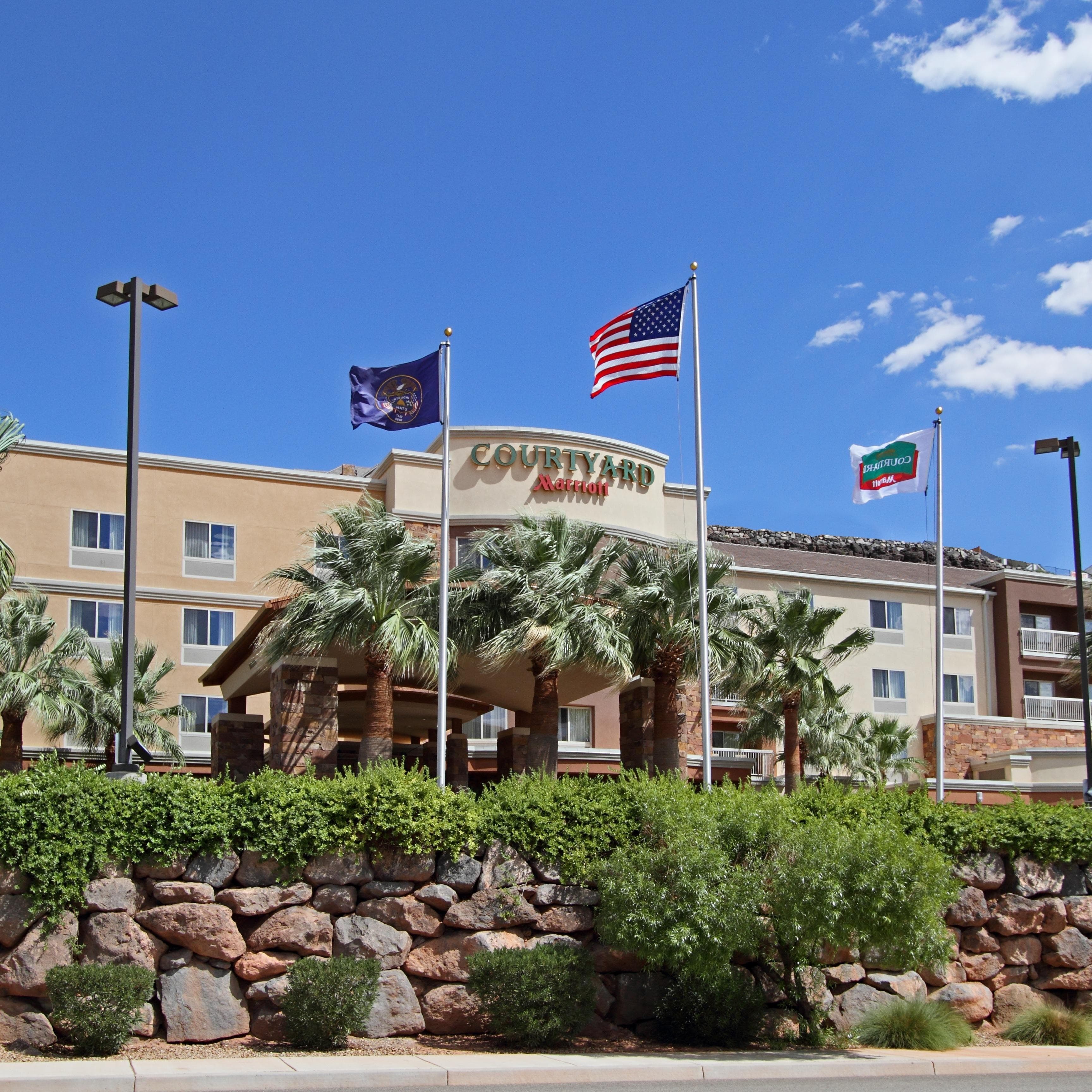 Courtyard St. George - Image 1