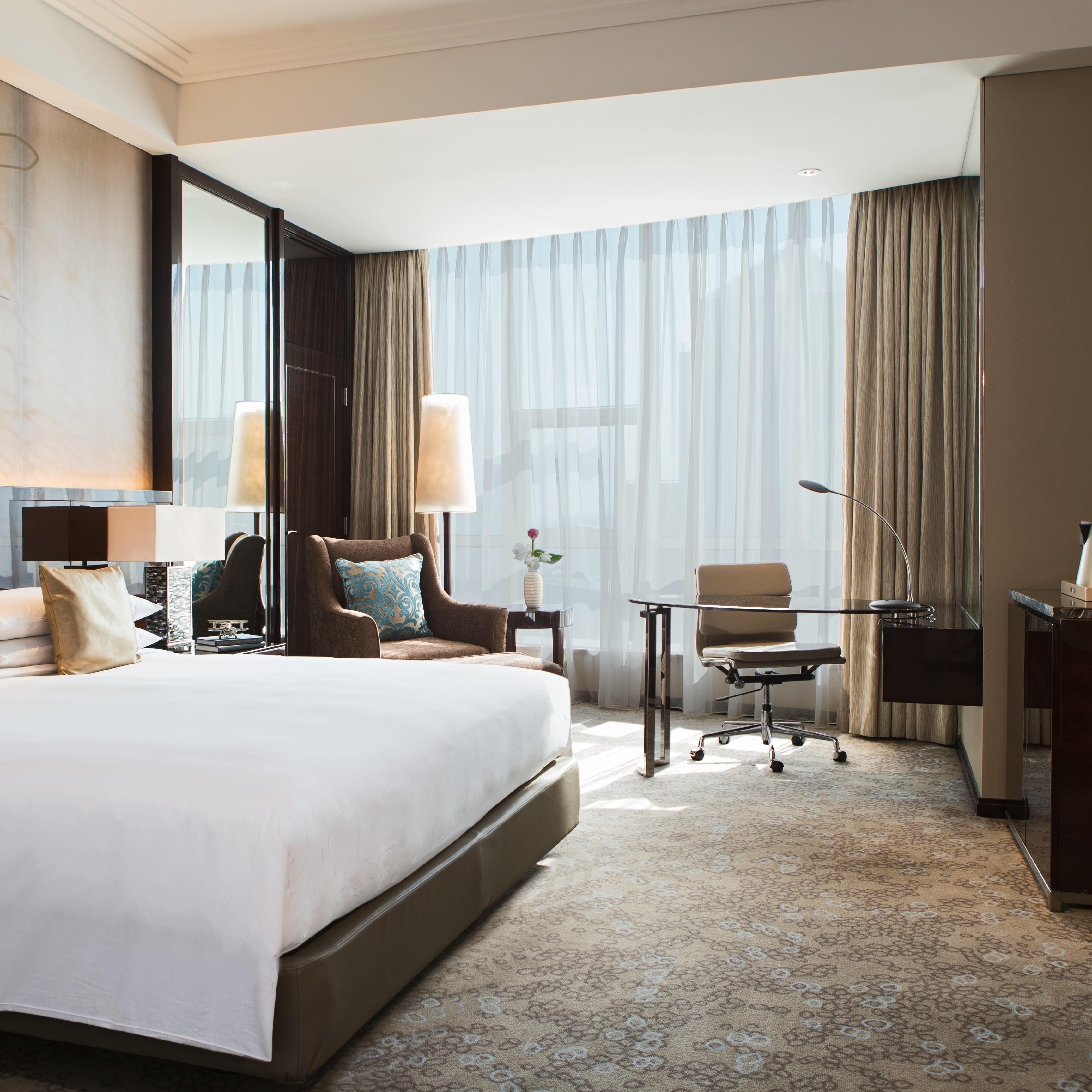Renaissance Shanghai Pudong Hotel - Image 1
