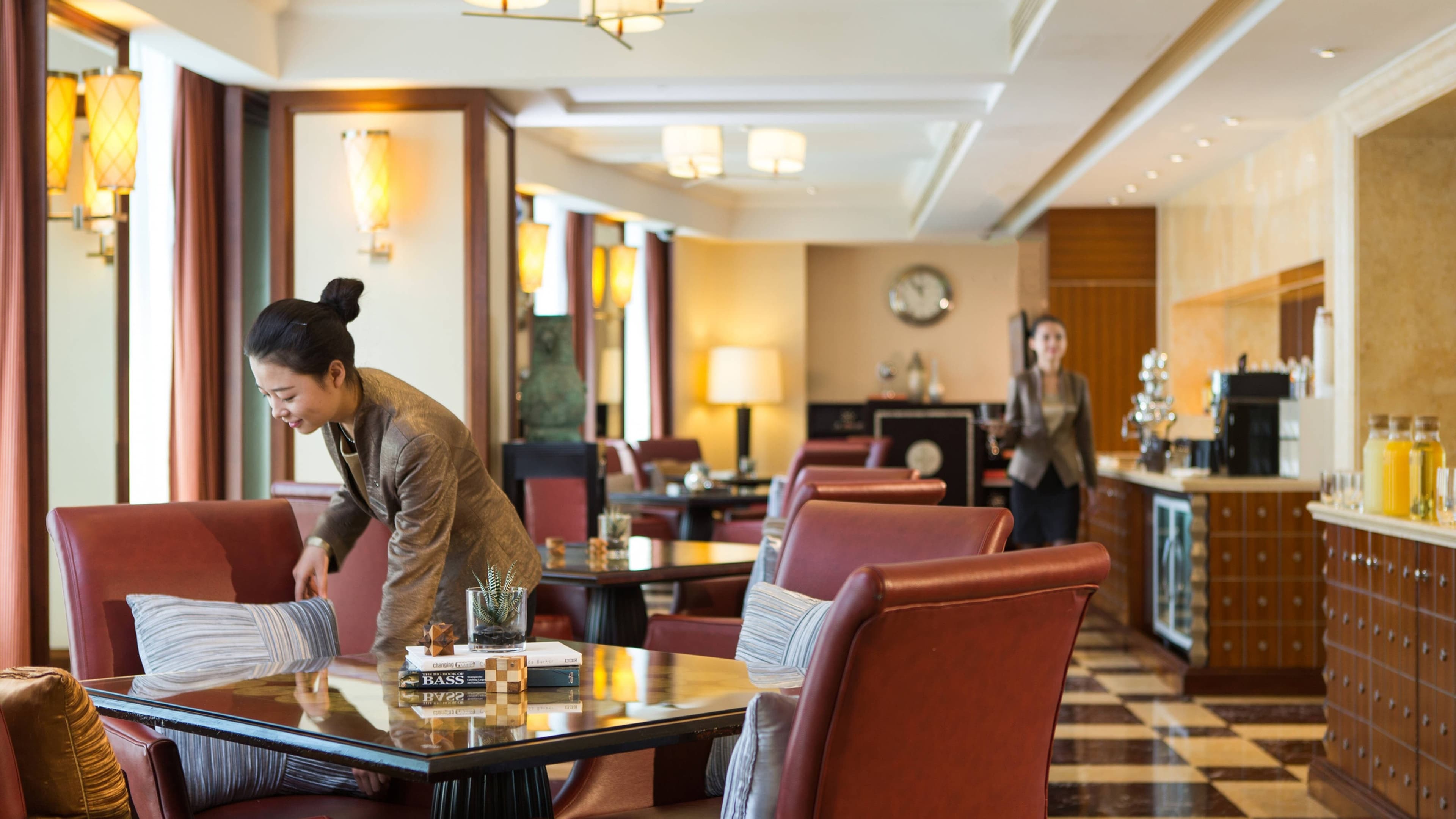 Renaissance Shanghai Pudong Hotel - Image 5