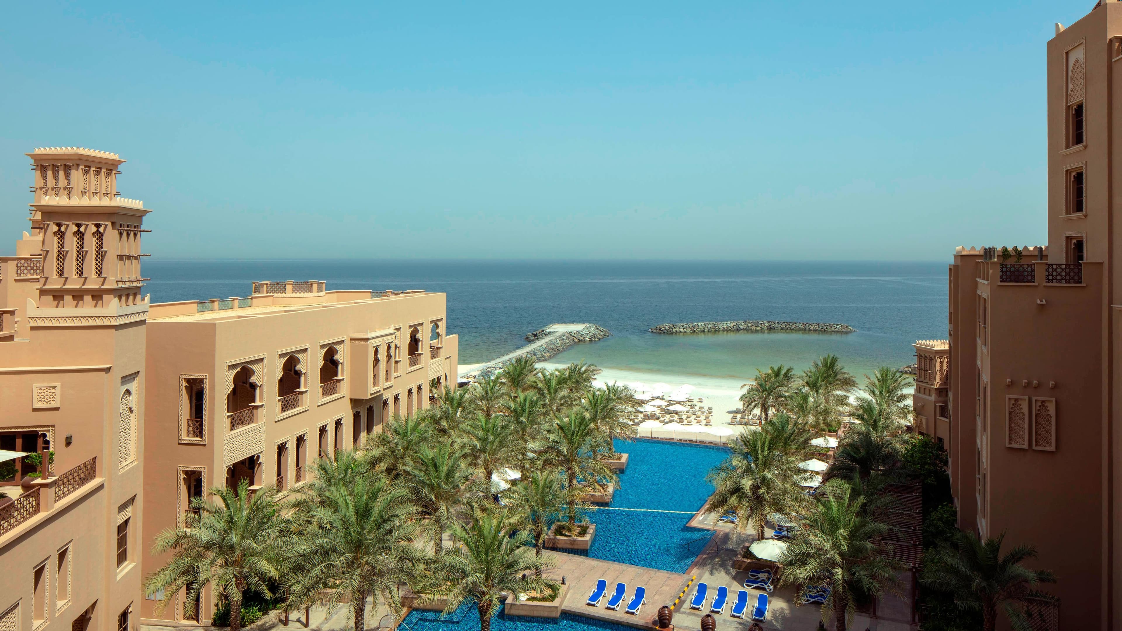 Sheraton Sharjah Beach Resort & Spa — 10